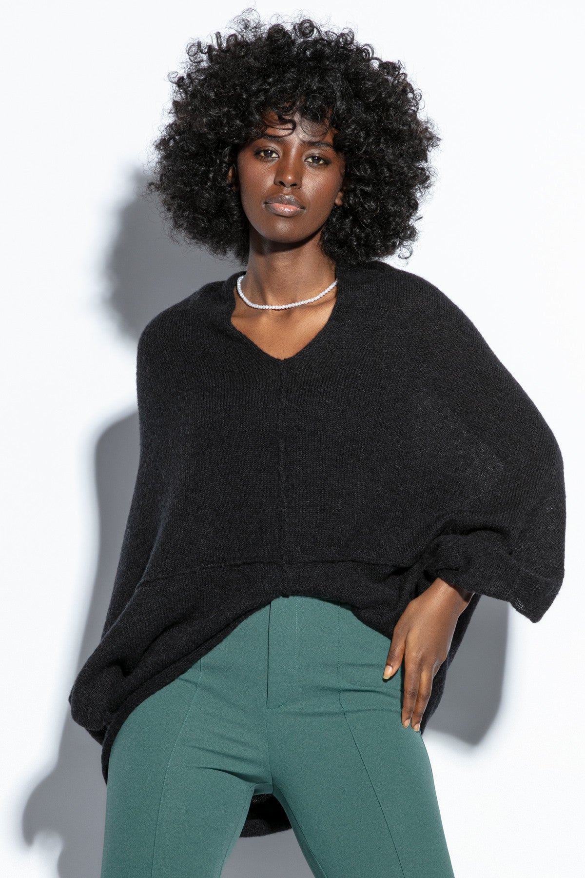 Luźny elegancki jedwabny sweter narzutka ecru Black