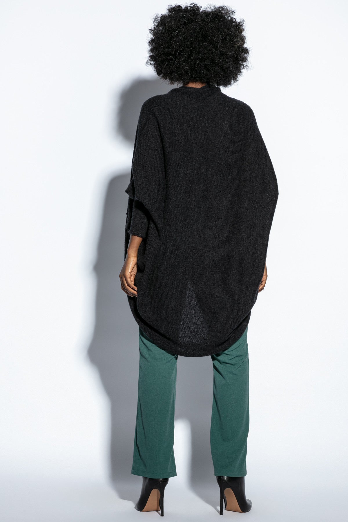 Luźny elegancki jedwabny sweter narzutka ecru Black