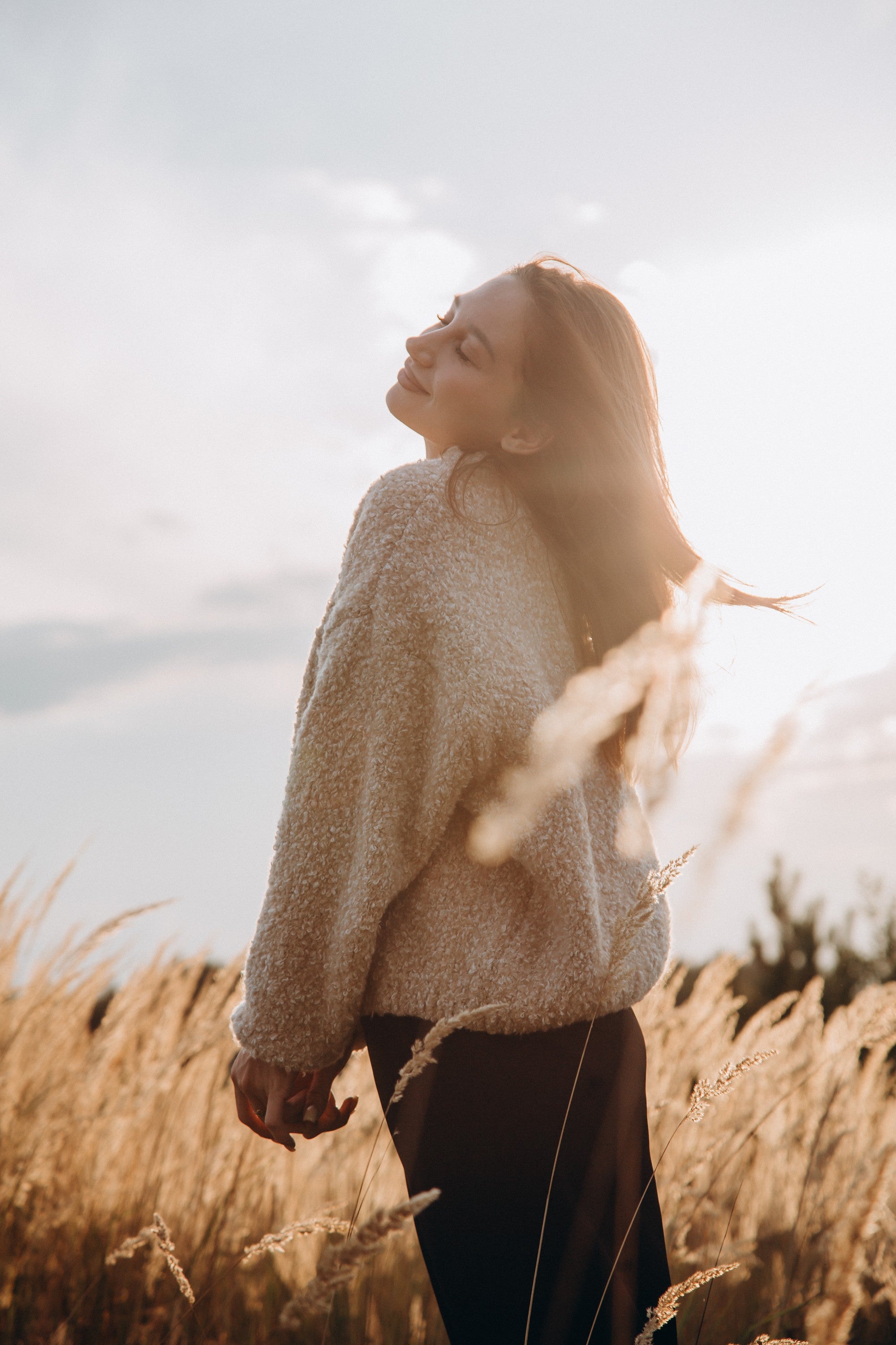 Sweter z wełny merynos bucle Nature Loop beżowy