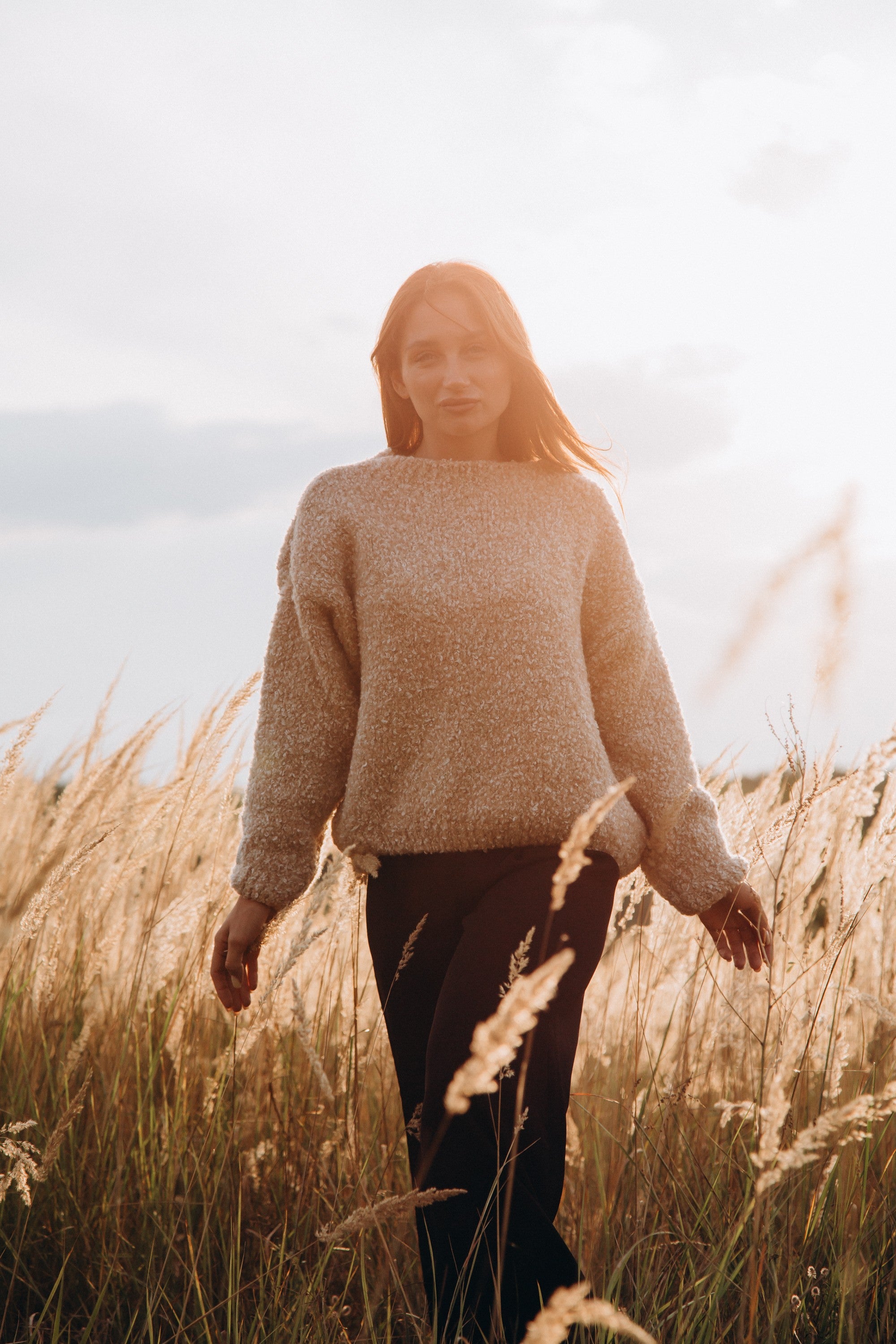 Sweter z wełny merynos bucle Nature Loop beżowy