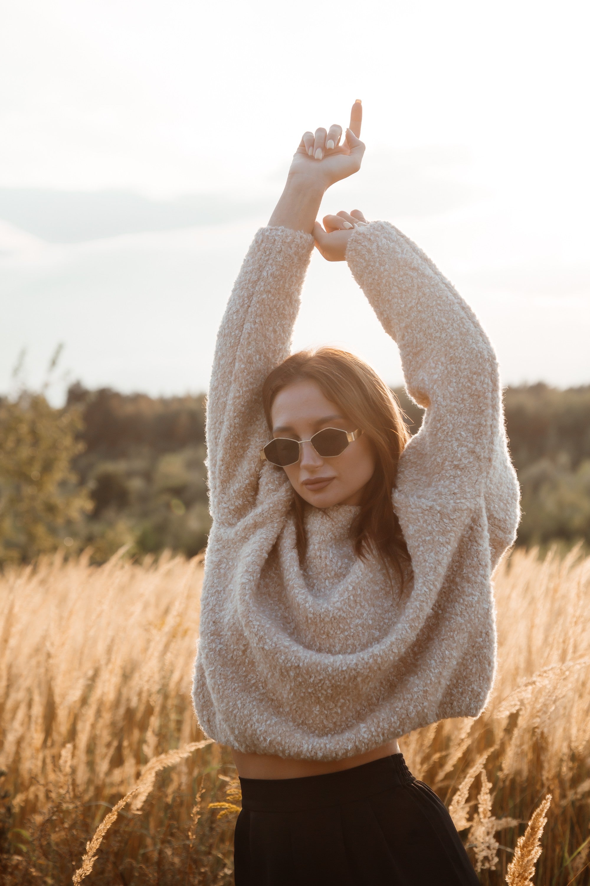 Sweter z wełny merynos bucle Nature Loop beżowy