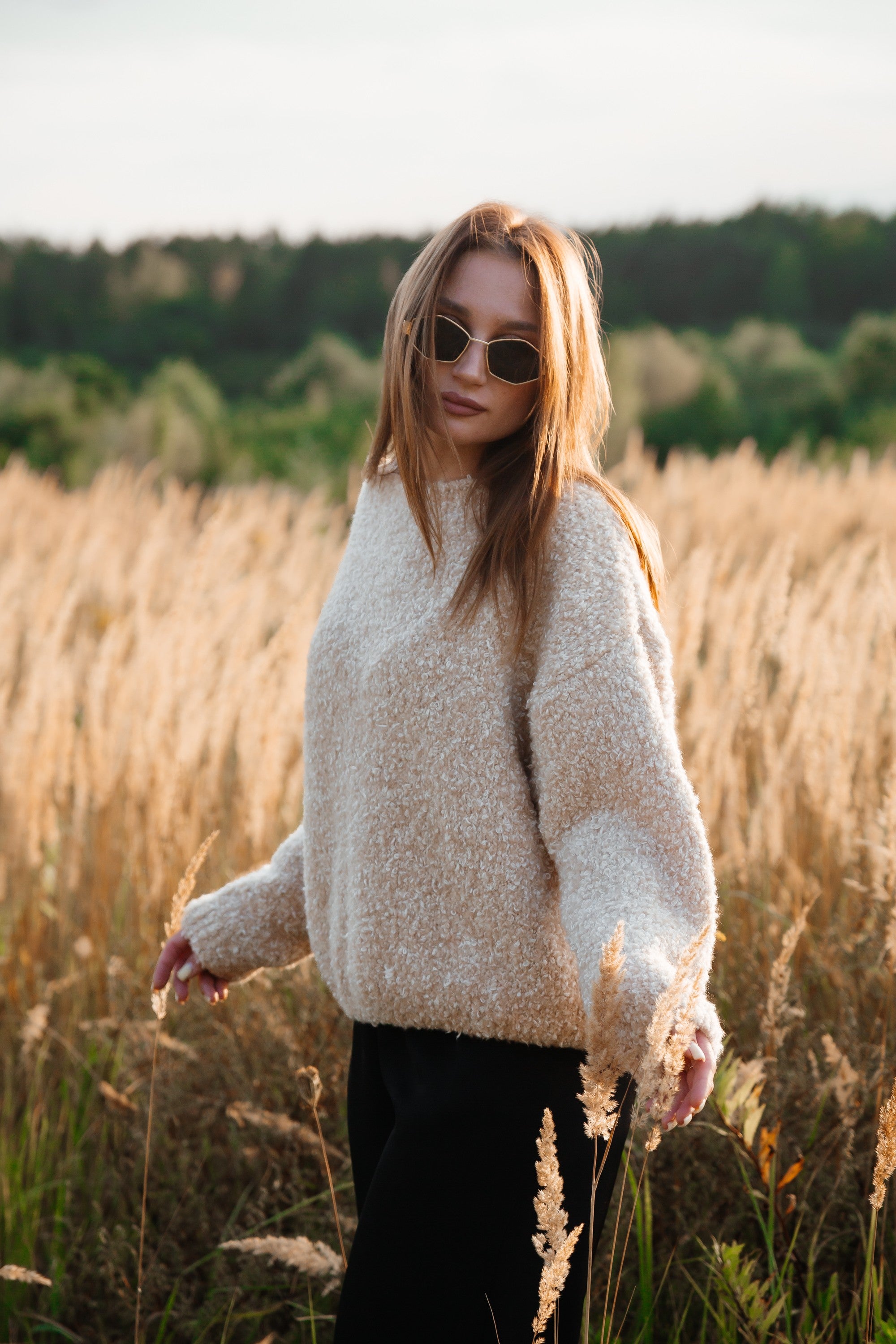 Sweter z wełny merynos bucle Nature Loop beżowy