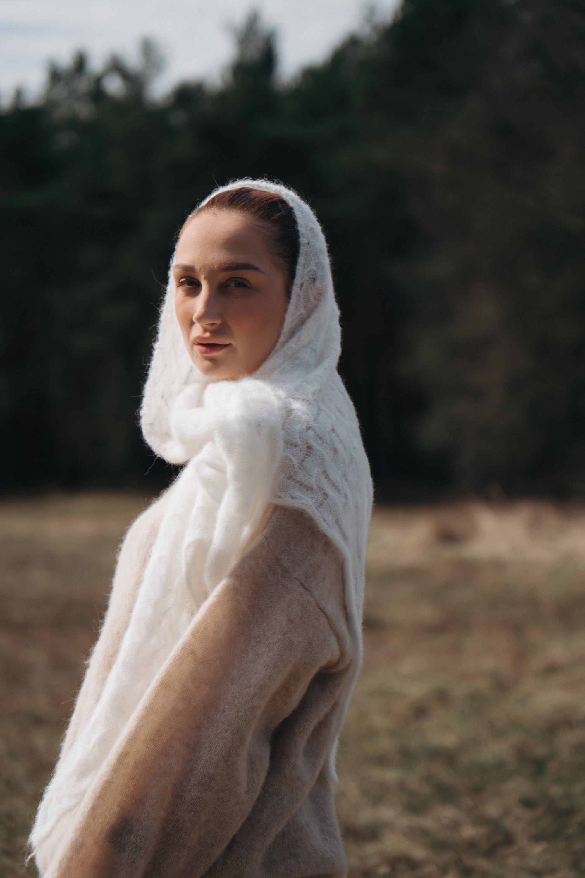 Chusta ażurowa z wełny alpaki Cloudloom Shawl ecru