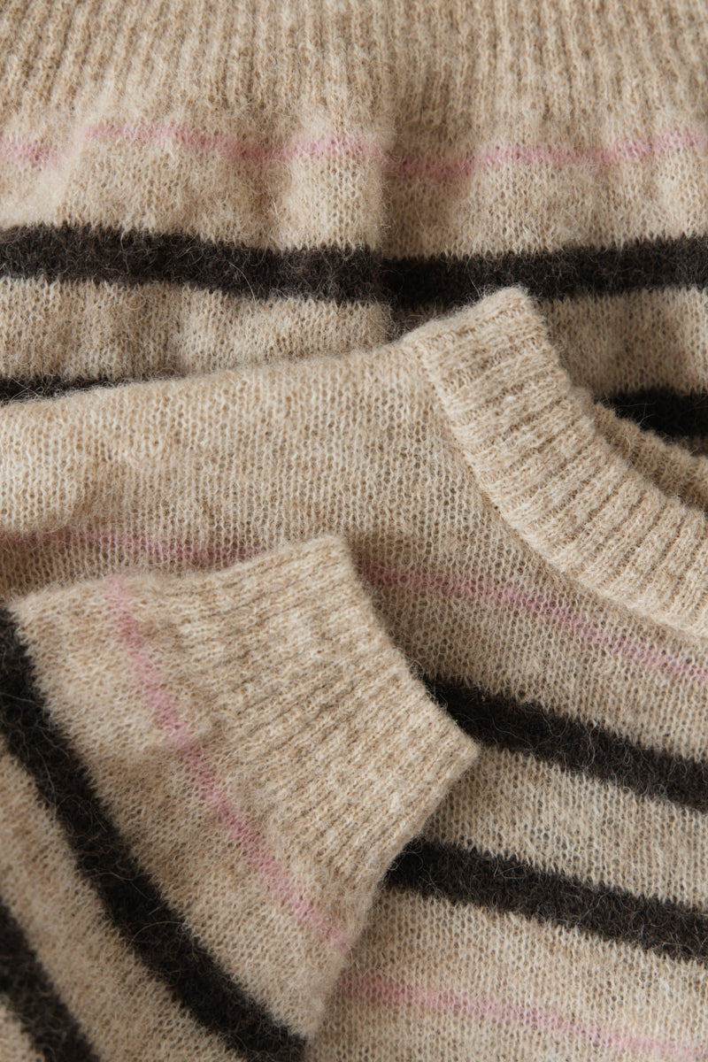 Gentle Lines Leichter beiger Alpakawollpullover