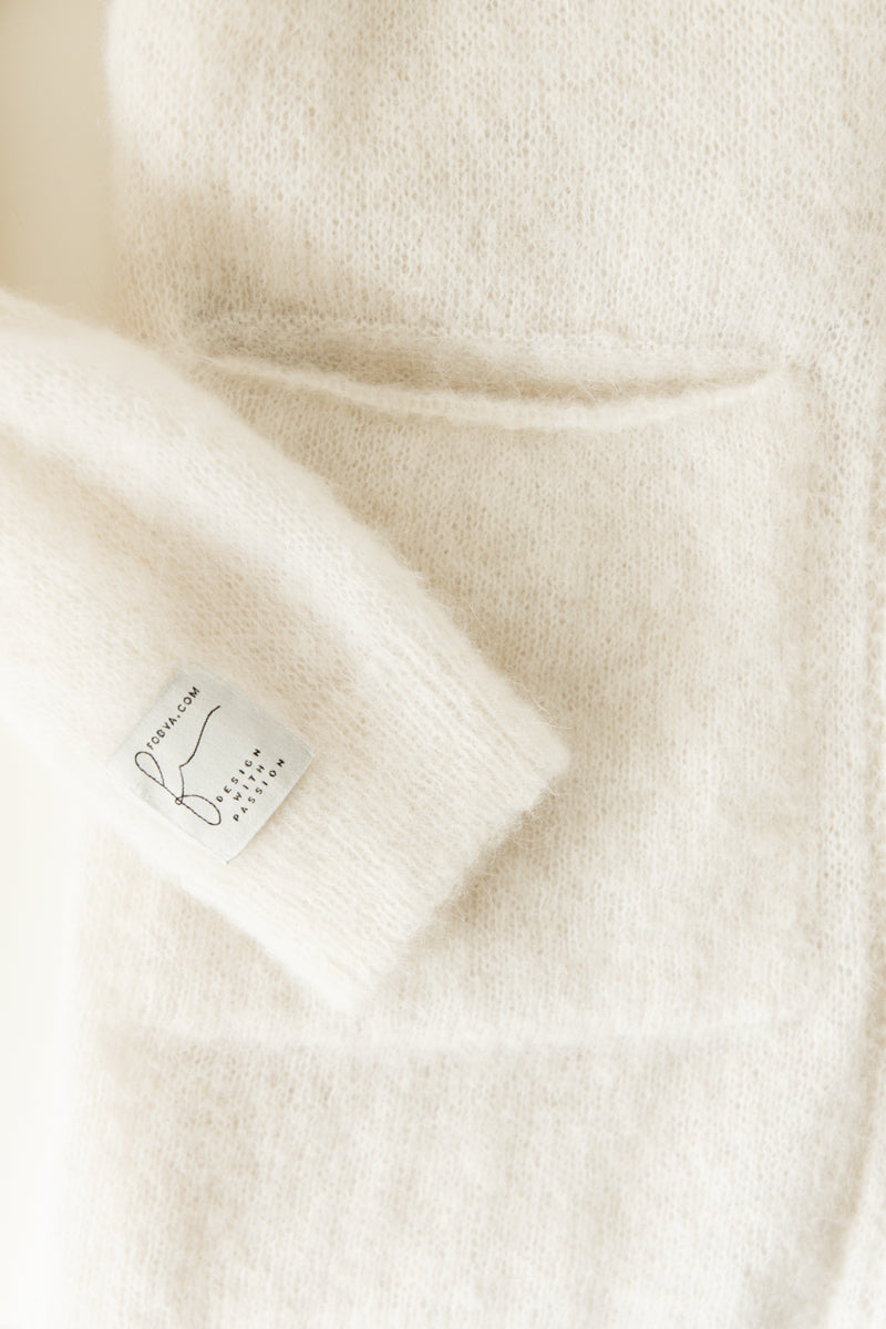 Elegant buttoned cardigan made of undyed ecru alpaca wool