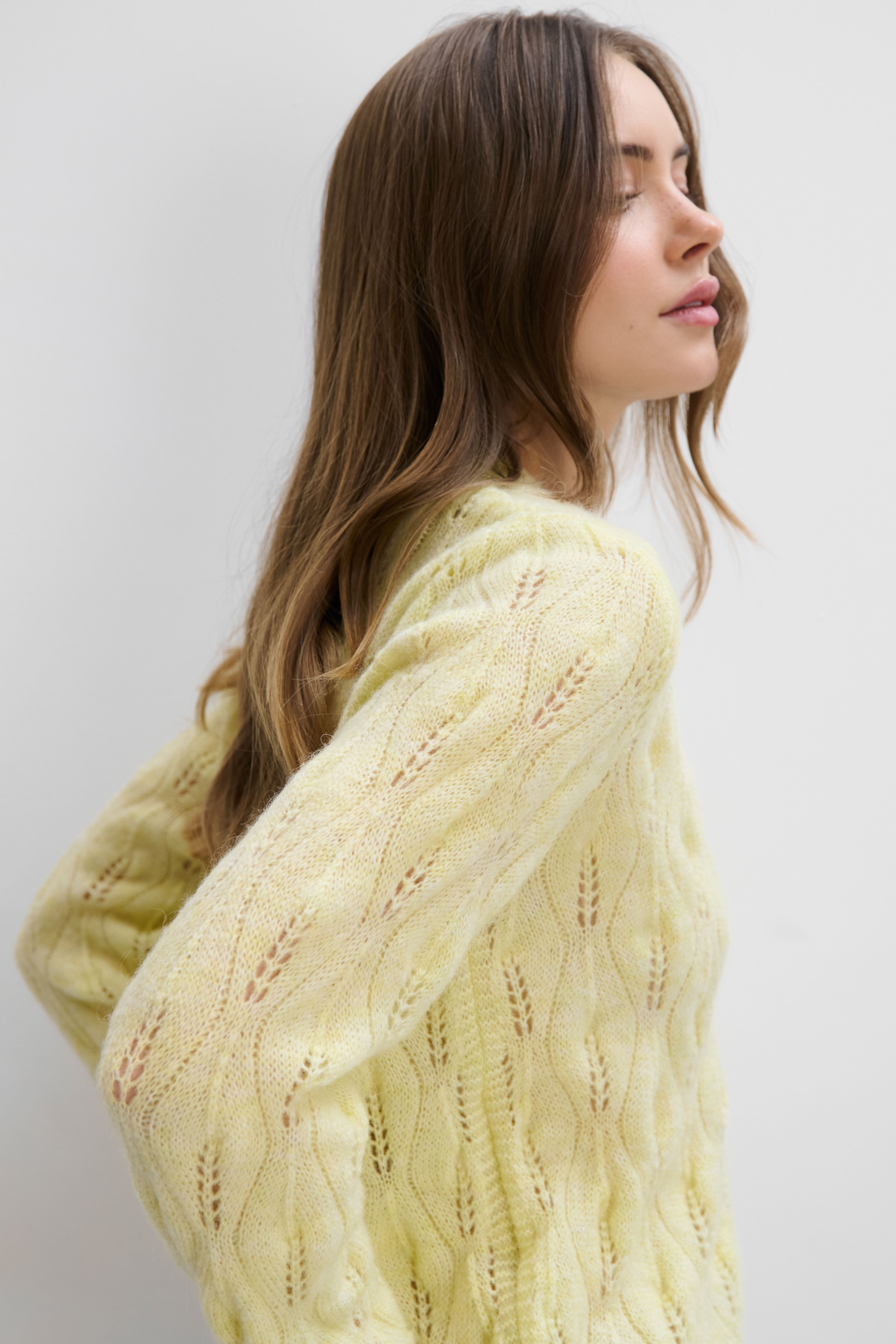 Delikatny kardigan mgiełka z wełny alpaki żółty