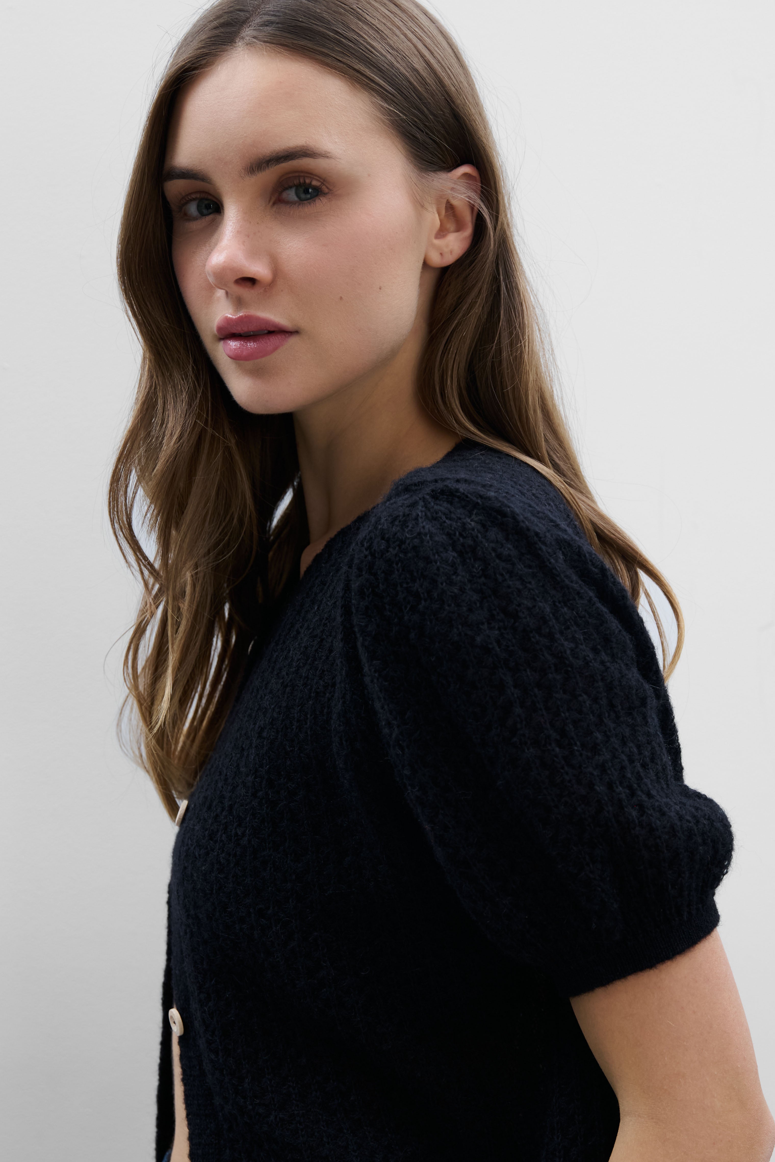 ZAPINANY SWETER Z WEŁNY BABY ALPAKA I WEŁNY VIRGIN CZARNY