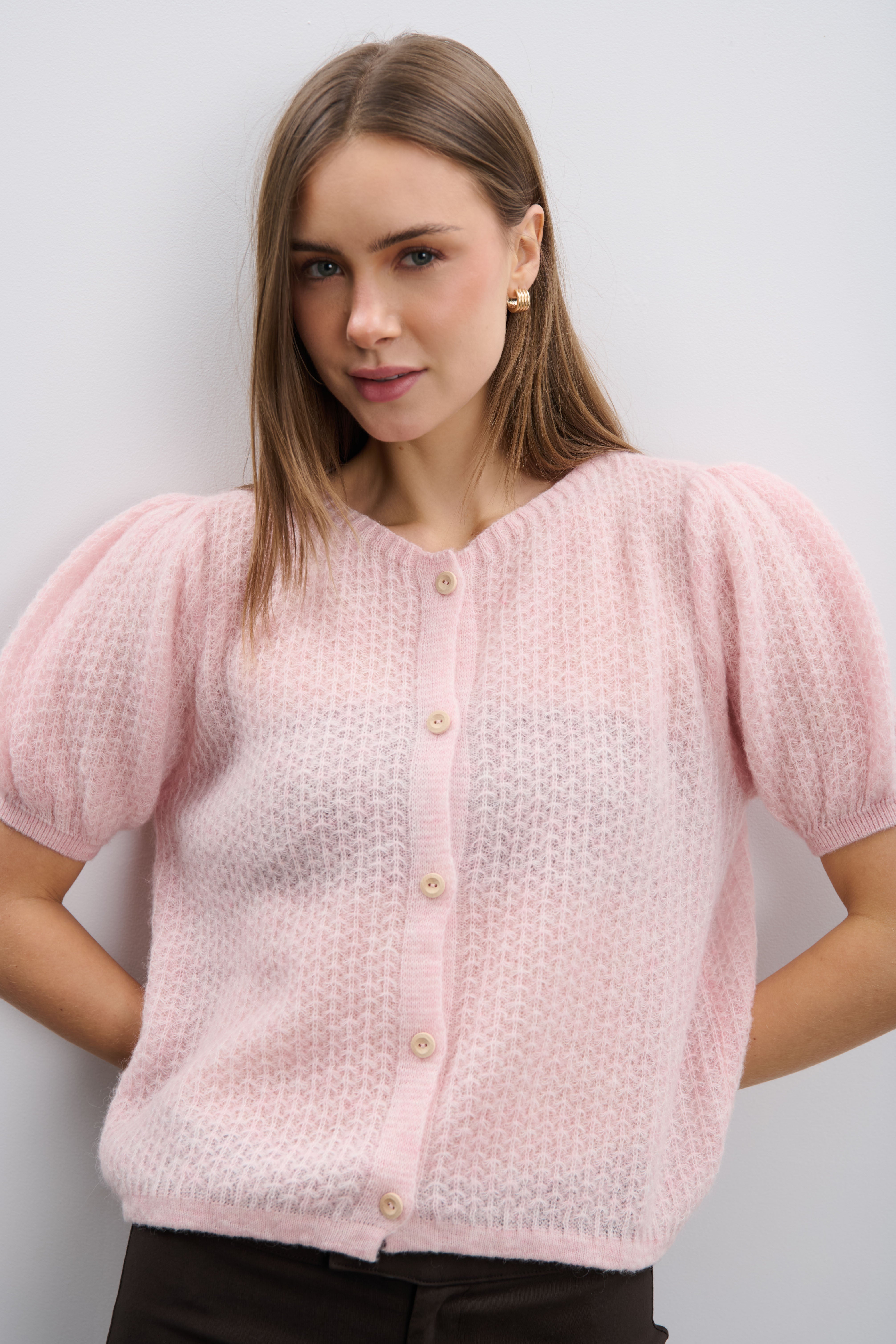 Zapinany sweter z wełny baby alpaka i wełny virgin różowy