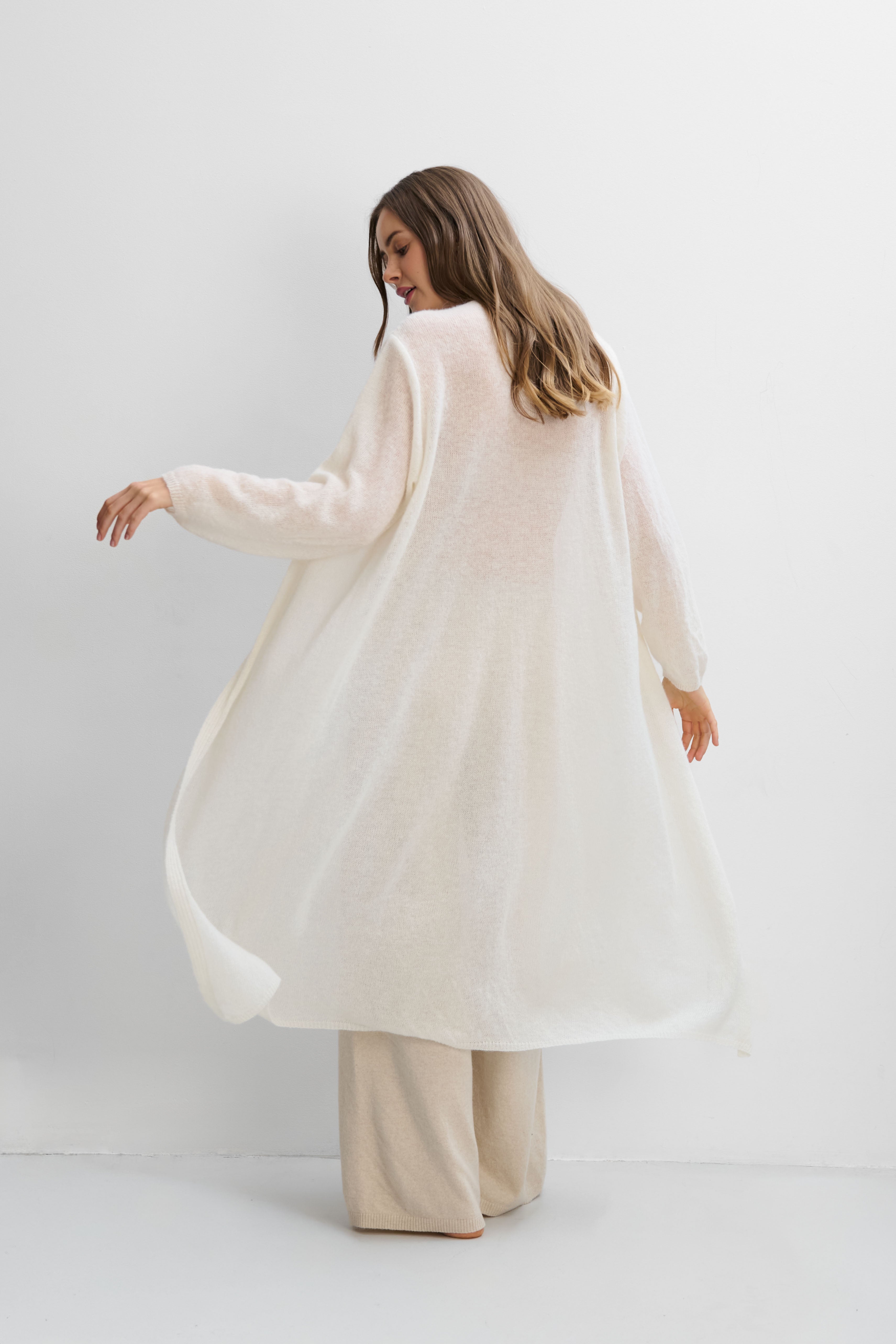 Długi kardigan mgiełka z wełny baby alpaka i wełny virgin ecru