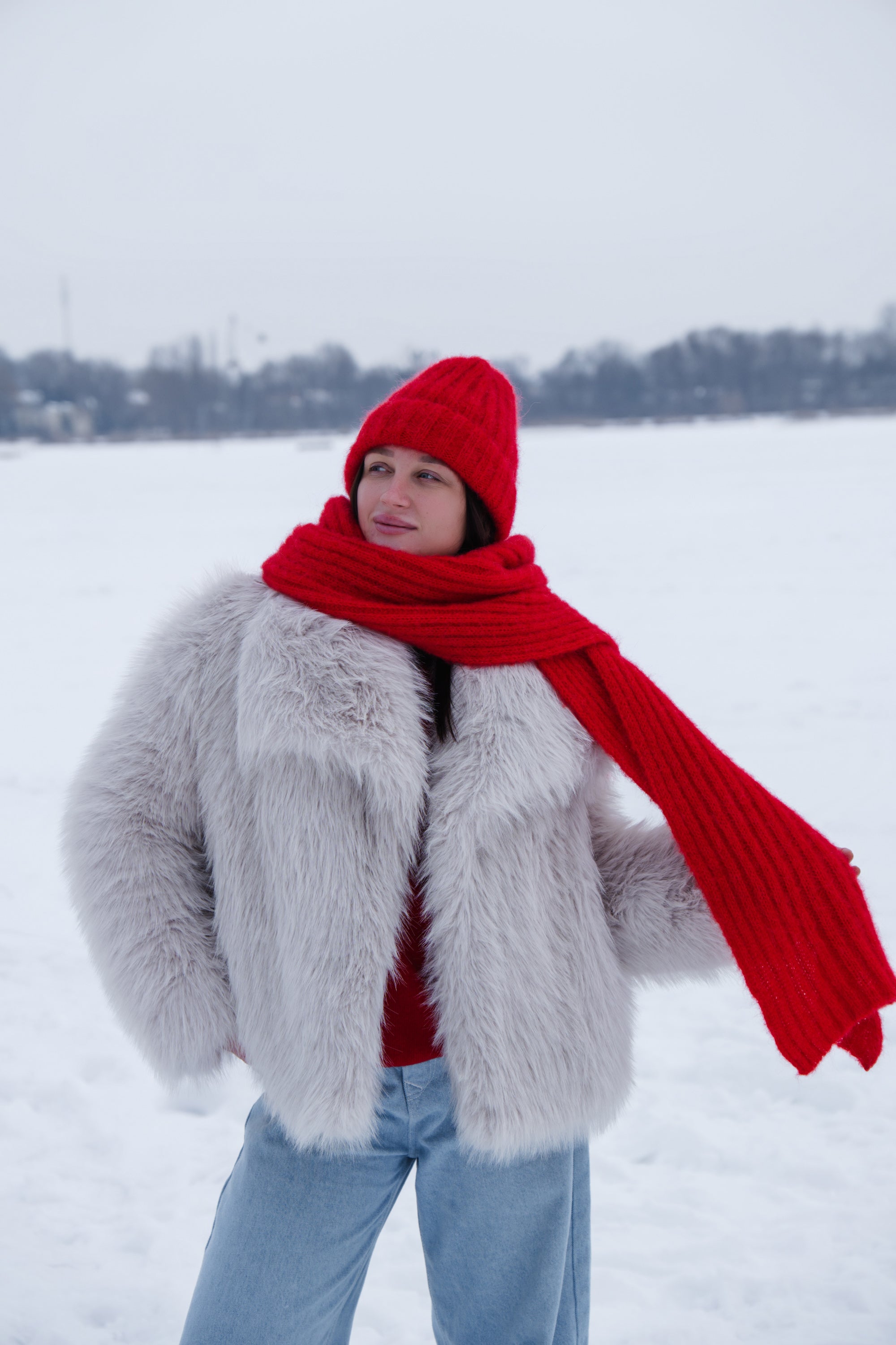 Szal z wełny alpaki Snow Kiss czerwony