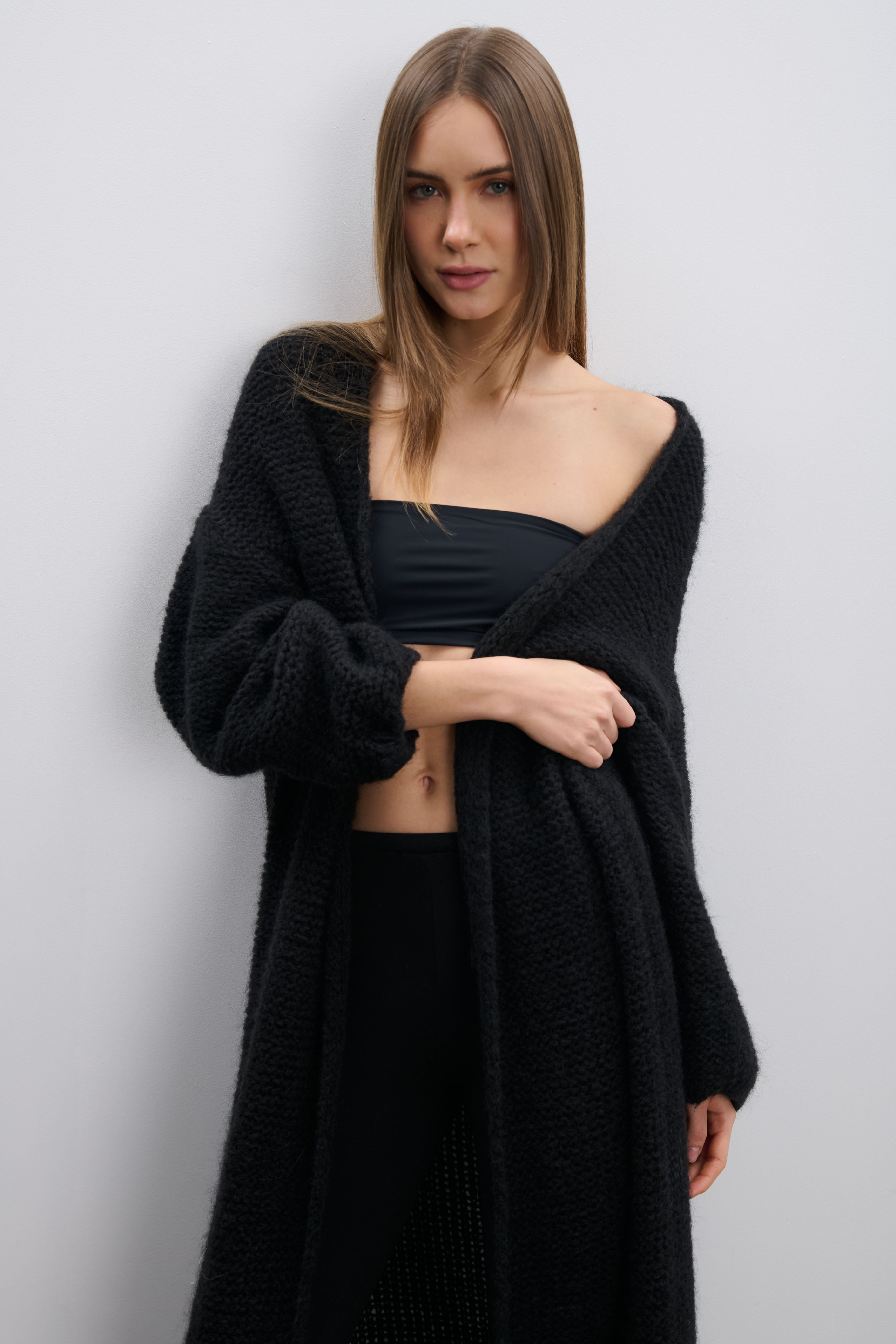 Długi kardigan Cloud Embrace czarny