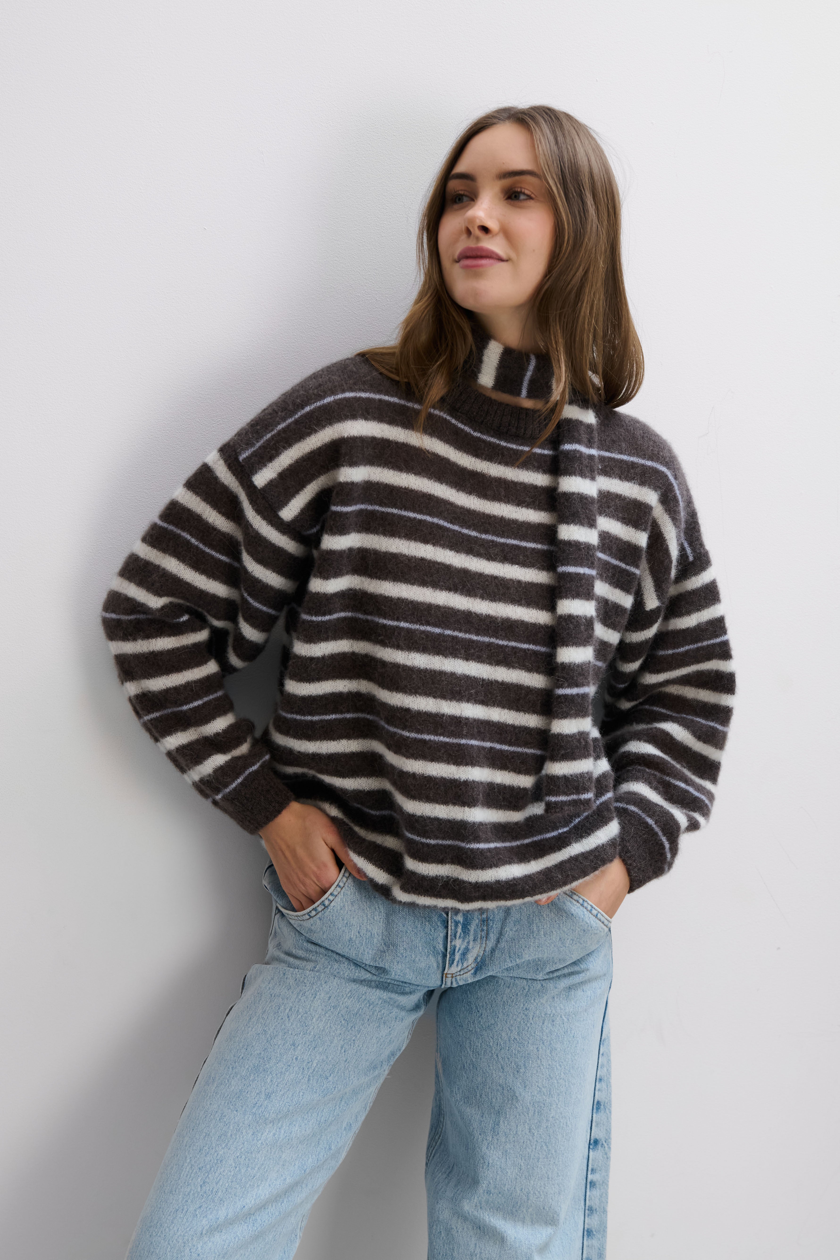 Lekki Sweter z wełny alpaki Gentle Lines brązowy