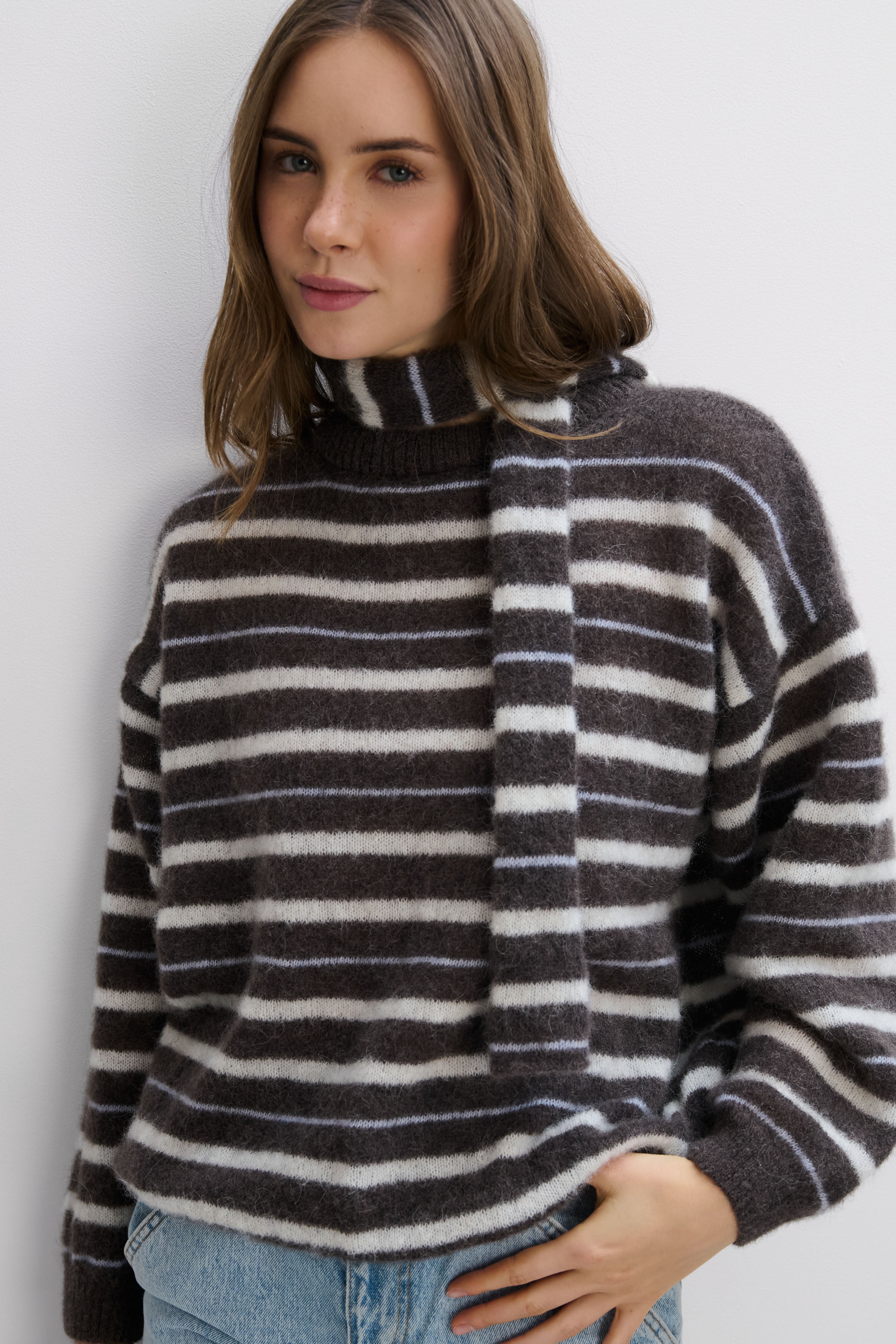 Lekki Sweter z wełny alpaki Gentle Lines brązowy