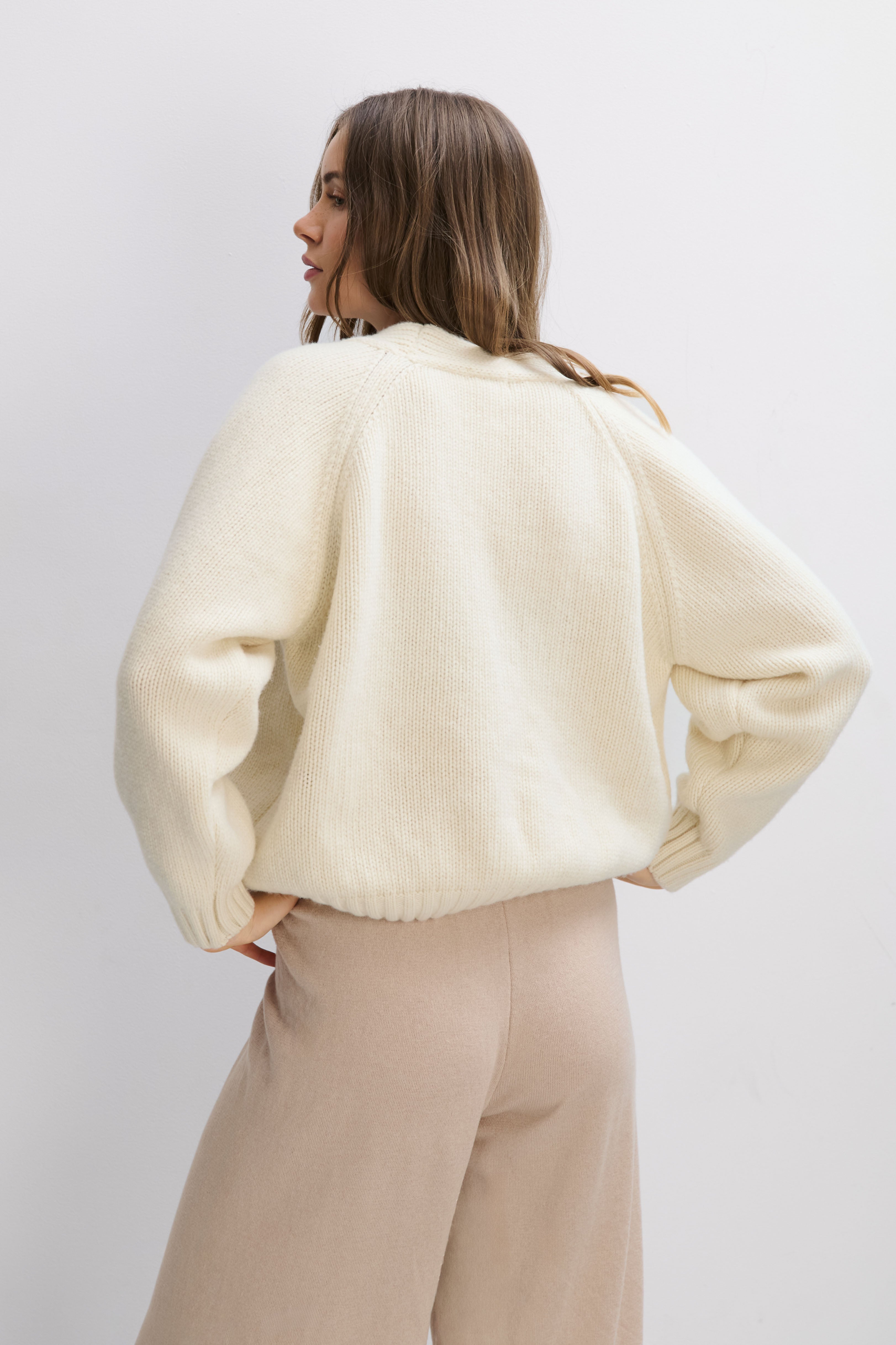 Kardigan z kaszmiru i wełny merynos Velvet Core ecru