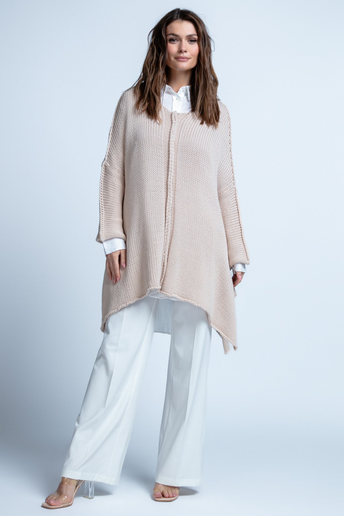 Bawełniany oversizowy asymetryczny sweter na wiosnę i lato beżowy - 4