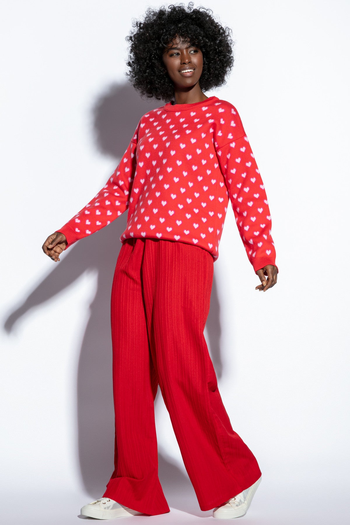 Bawełniany sweter w serduszka czerwony - 4