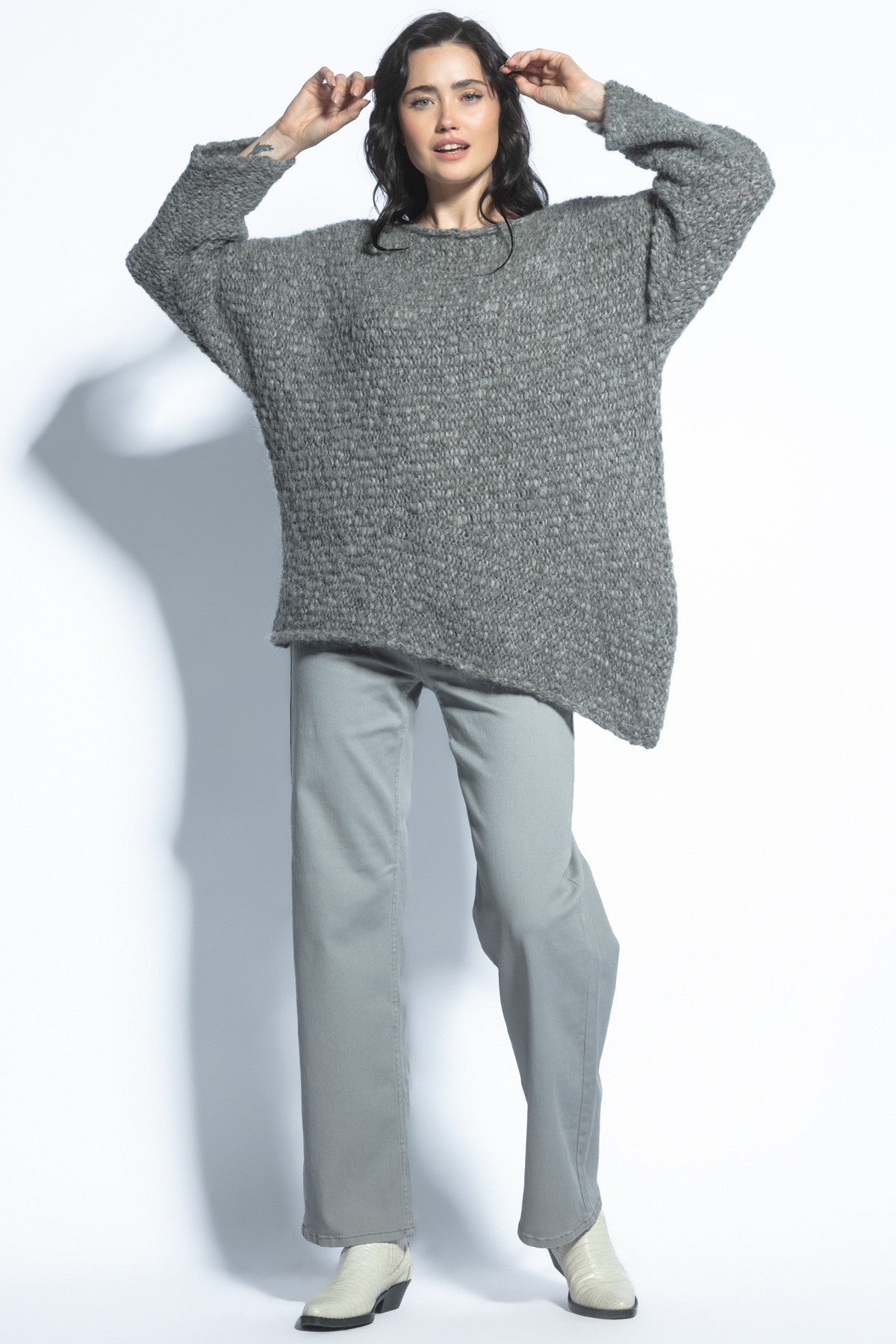 Bezszwowy oversizowy sweter premium z niefarbowanej wełny alpaki szary - 3