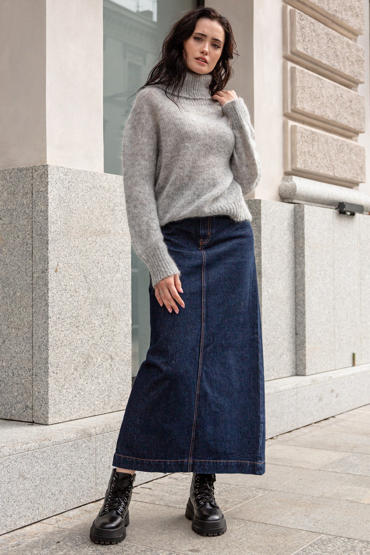 BEZSZWOWY SWETER OVERSIZE Z GOLFEM Z WYWIJANYMI MANKIETAMI Z WEŁNY KID MOHER I MERYNOS szary - 5