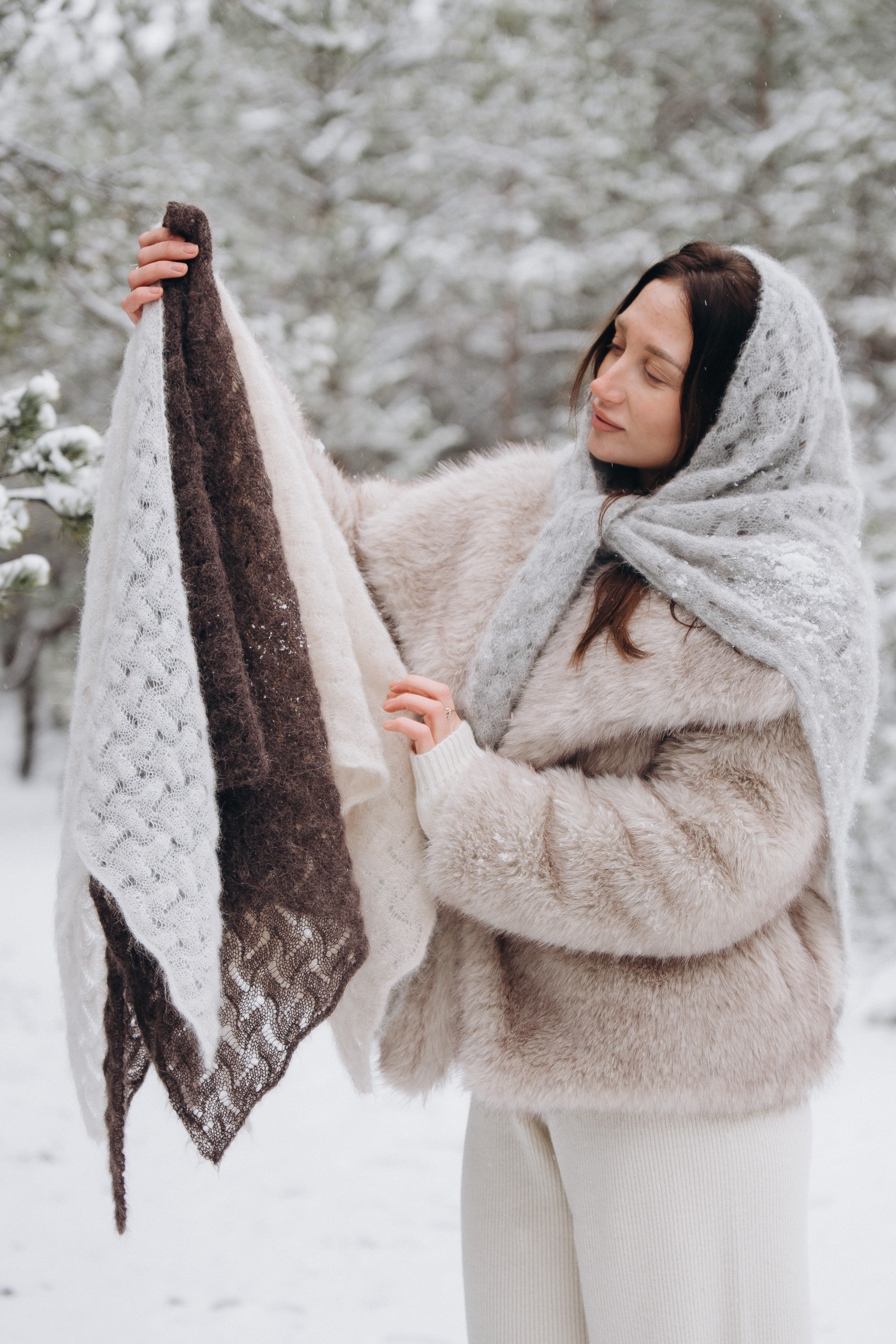 Chusta ażurowa z wełny alpaki Cloudloom Shawl beżowy - 2