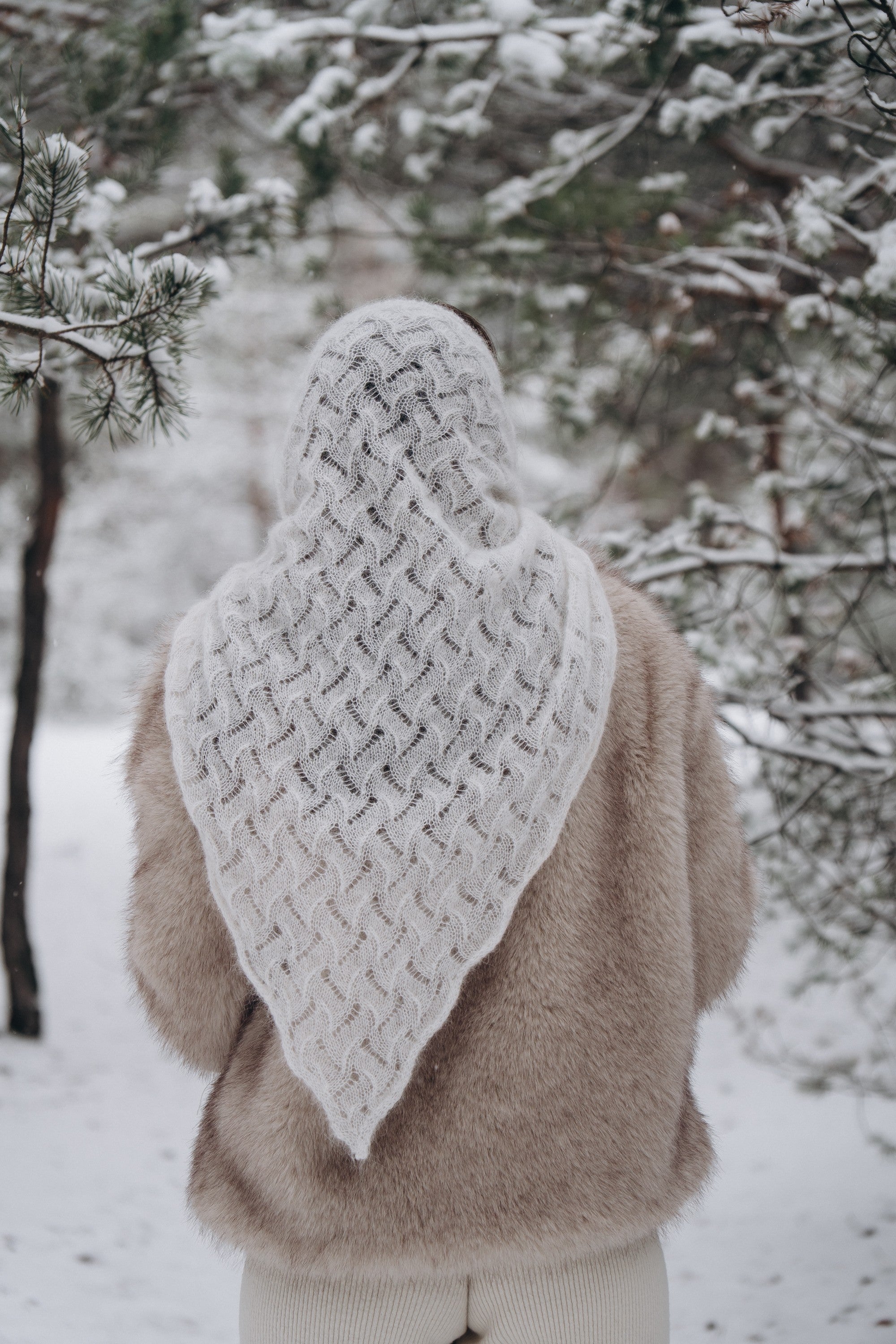 Chusta ażurowa z wełny alpaki Cloudloom Shawl ecru - 1