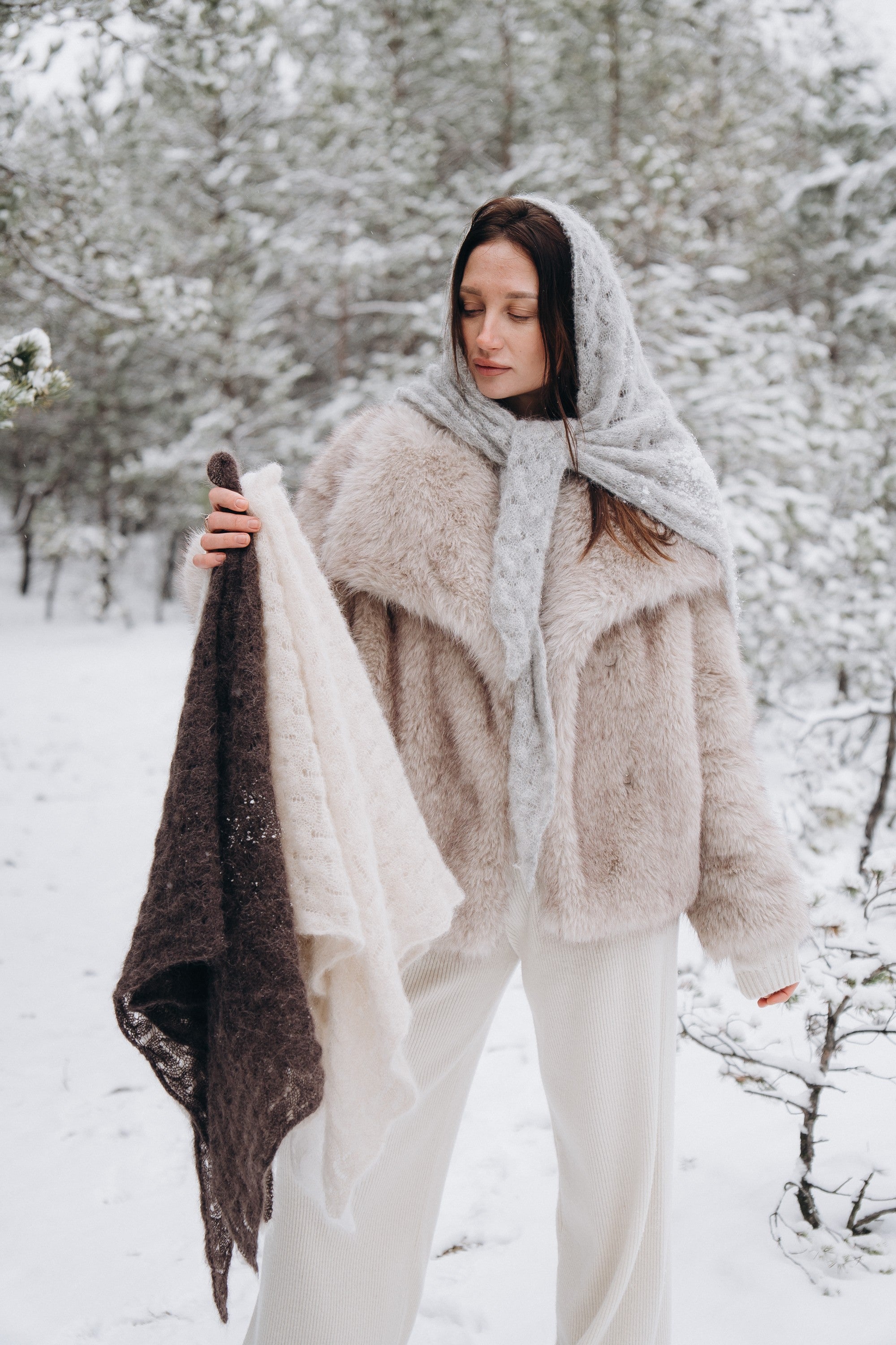 Chusta ażurowa z wełny alpaki Cloudloom Shawl szary - 2