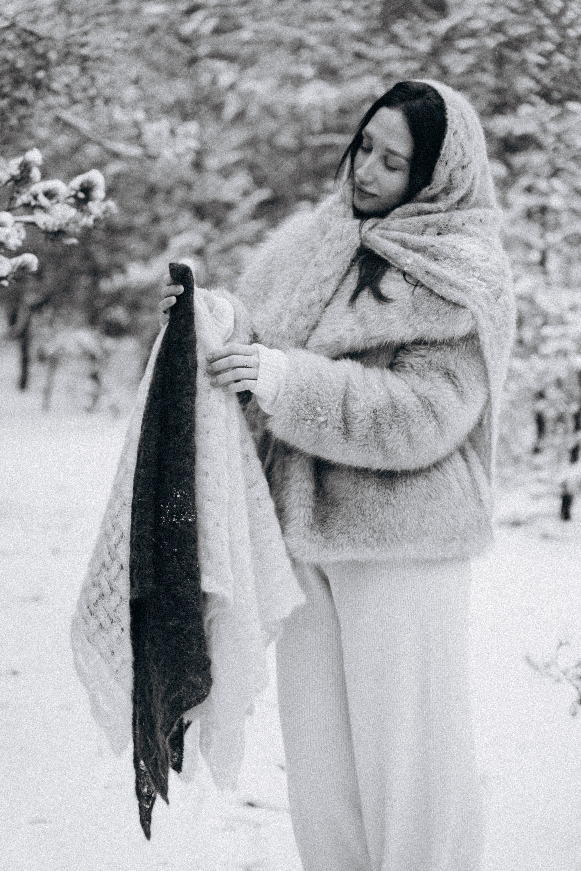 Chusta ażurowa z wełny alpaki Cloudloom Shawl szary - 5