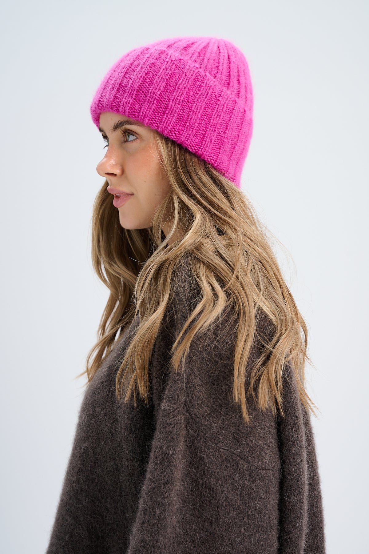 Snow Kiss red alpaca wool hat