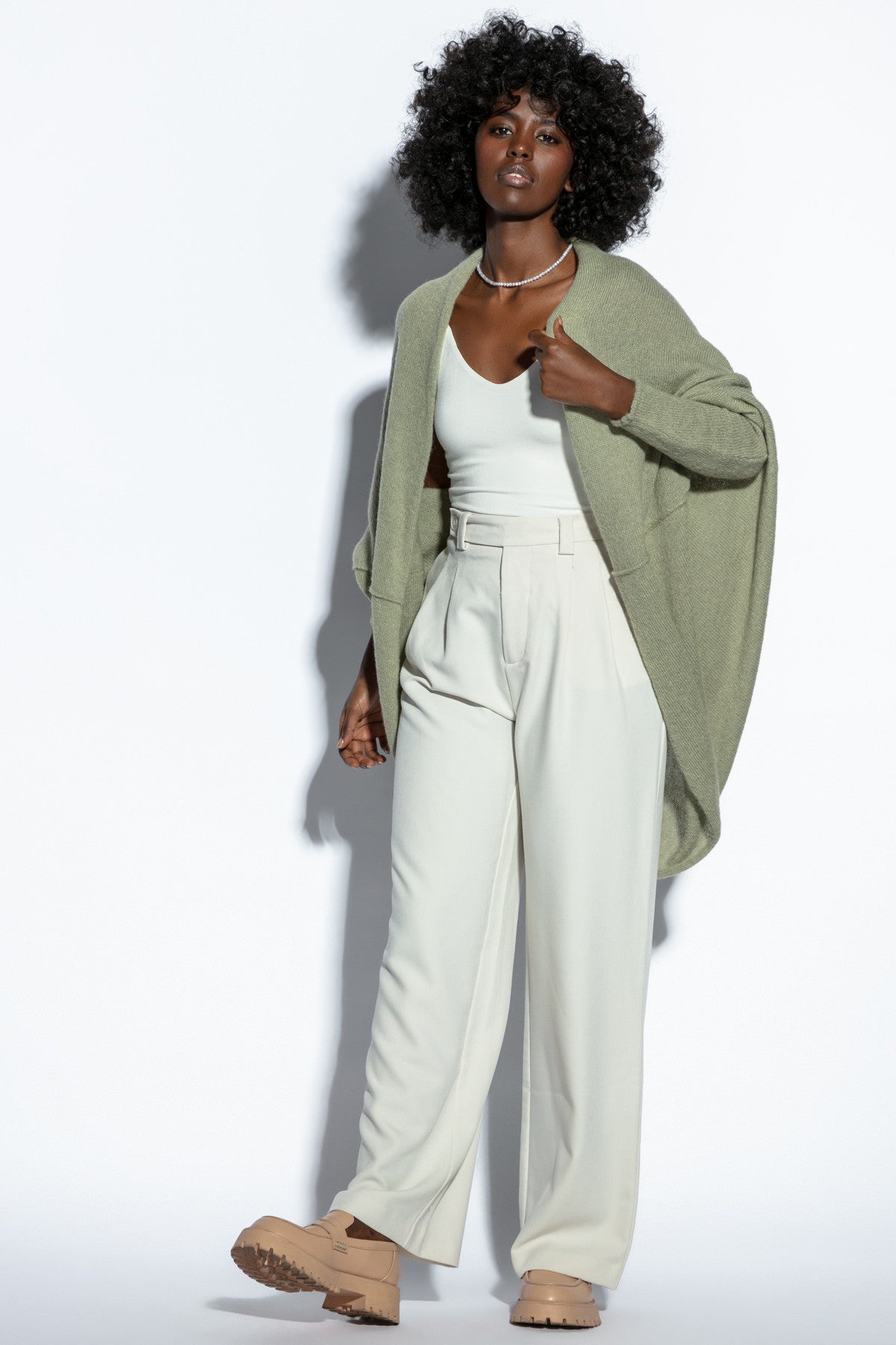 Delikatny, elegancki kardigan z jedwabiu pistacjowy - 2