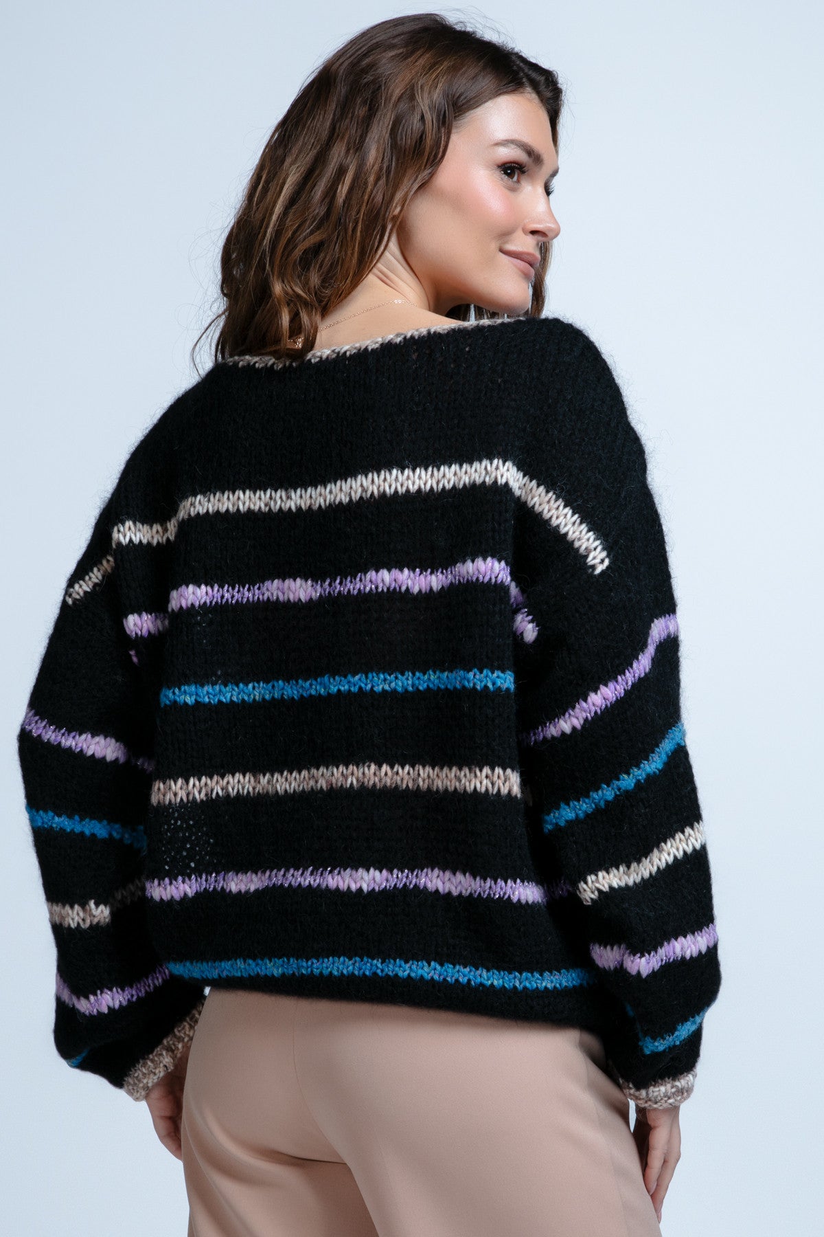 DELIKATNY SWETER Z WEŁNY ALPAKI czarny - 3