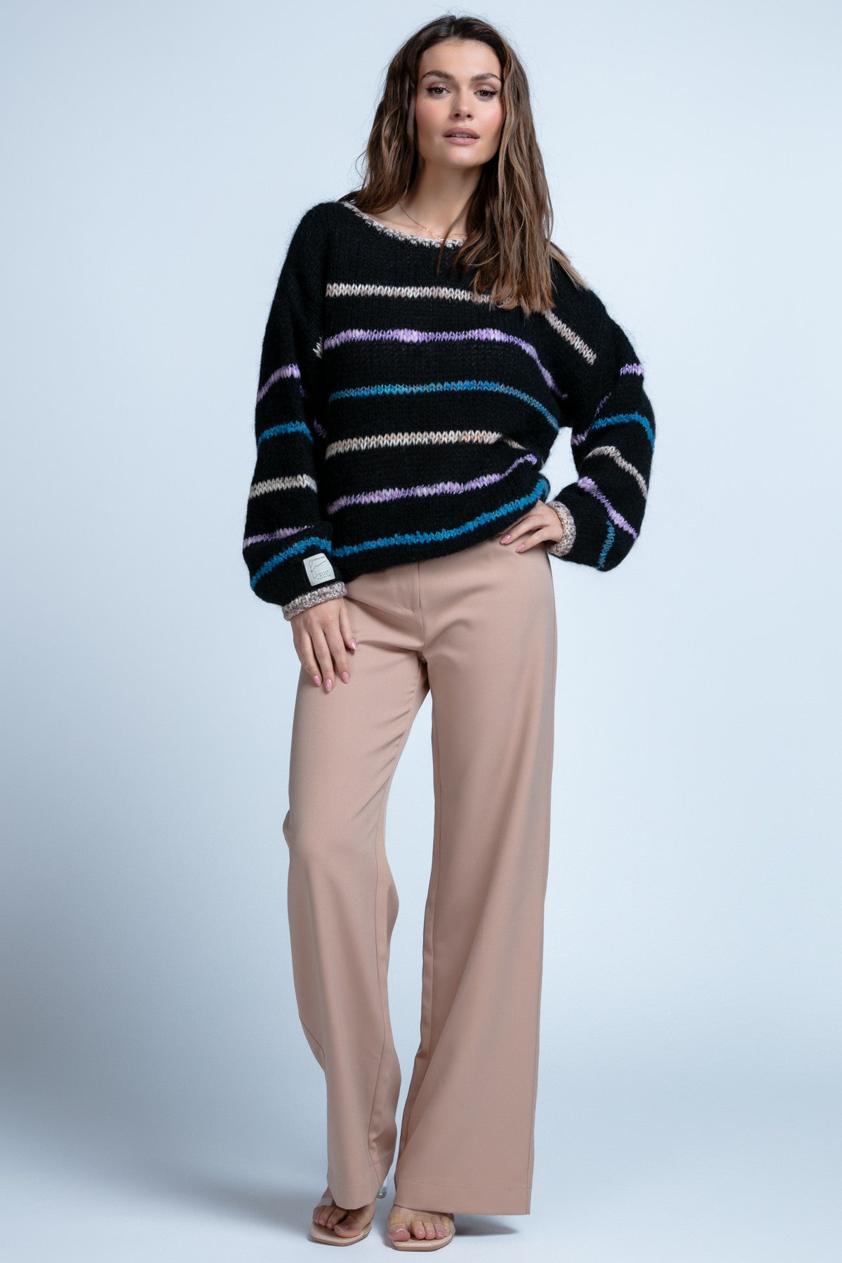 DELIKATNY SWETER Z WEŁNY ALPAKI czarny - 2