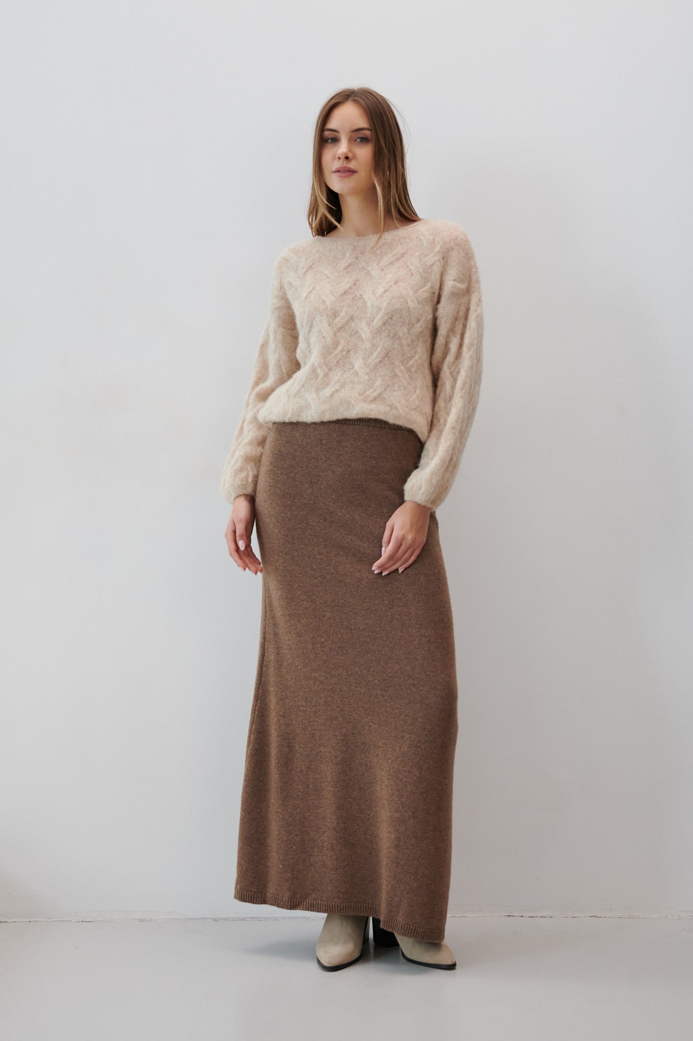 Delikatny sweter mgiełka z wełny alpaki beżowy - 3