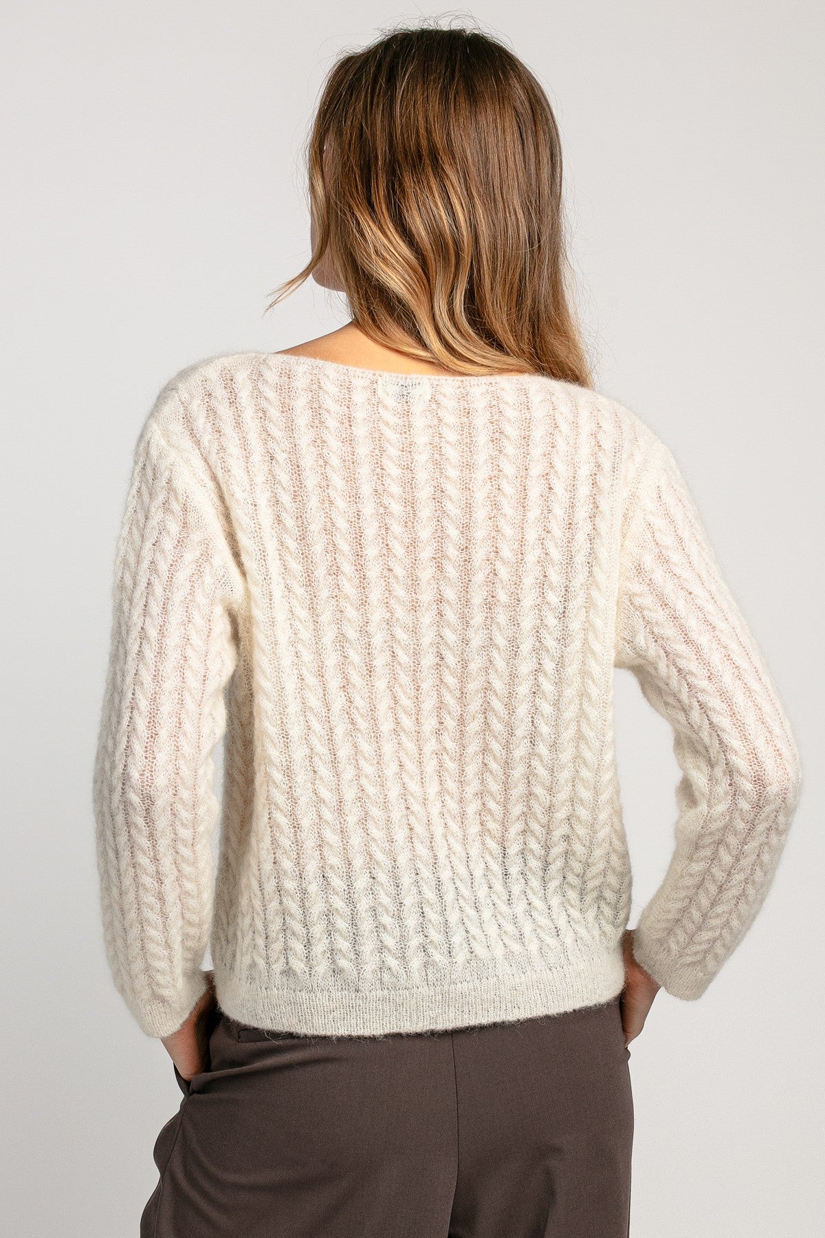 Delikatny sweter mgiełka z wełny alpaki ecru - 3