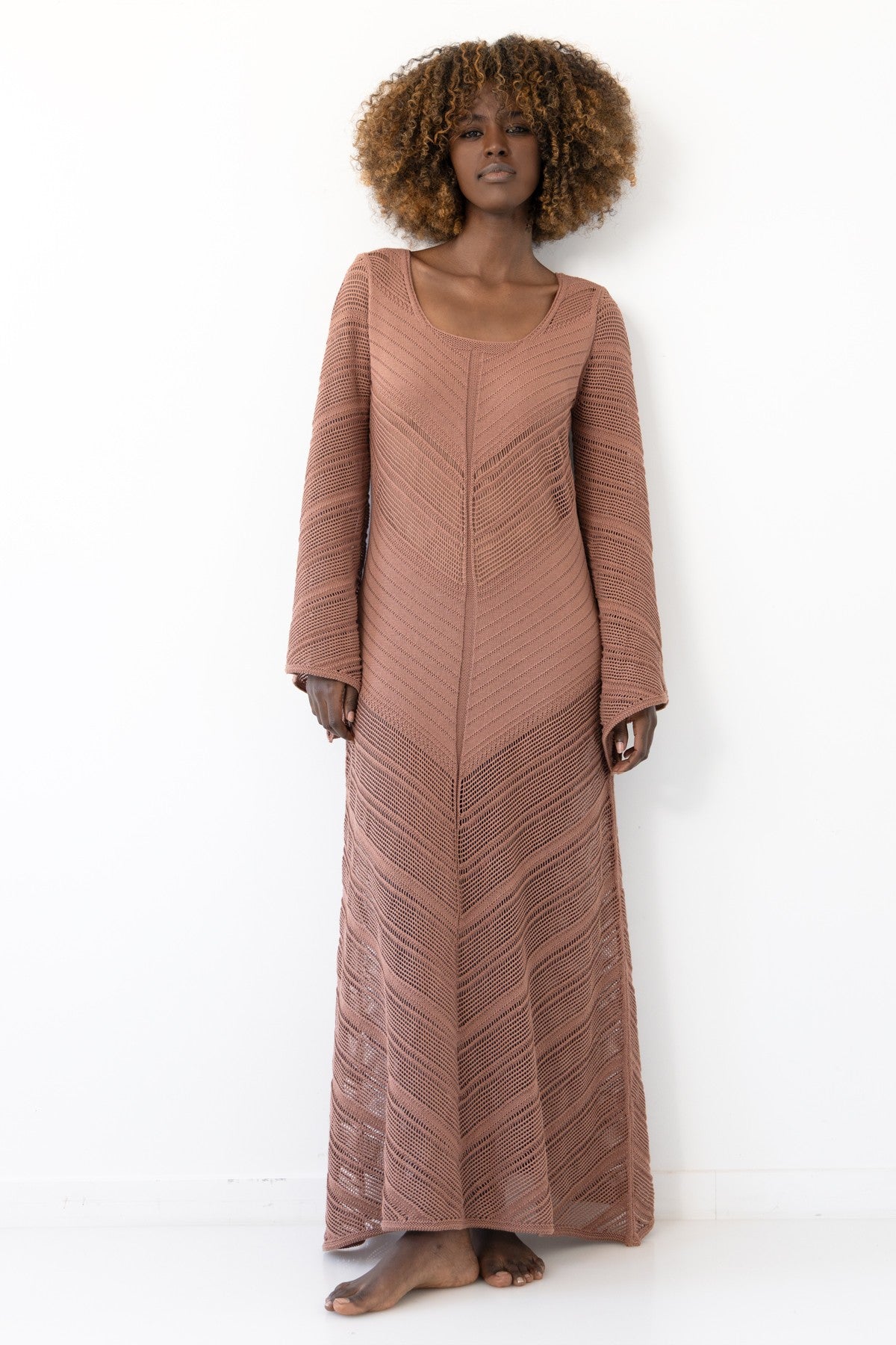 Długa ażurowa sukienka boho mocca - 2