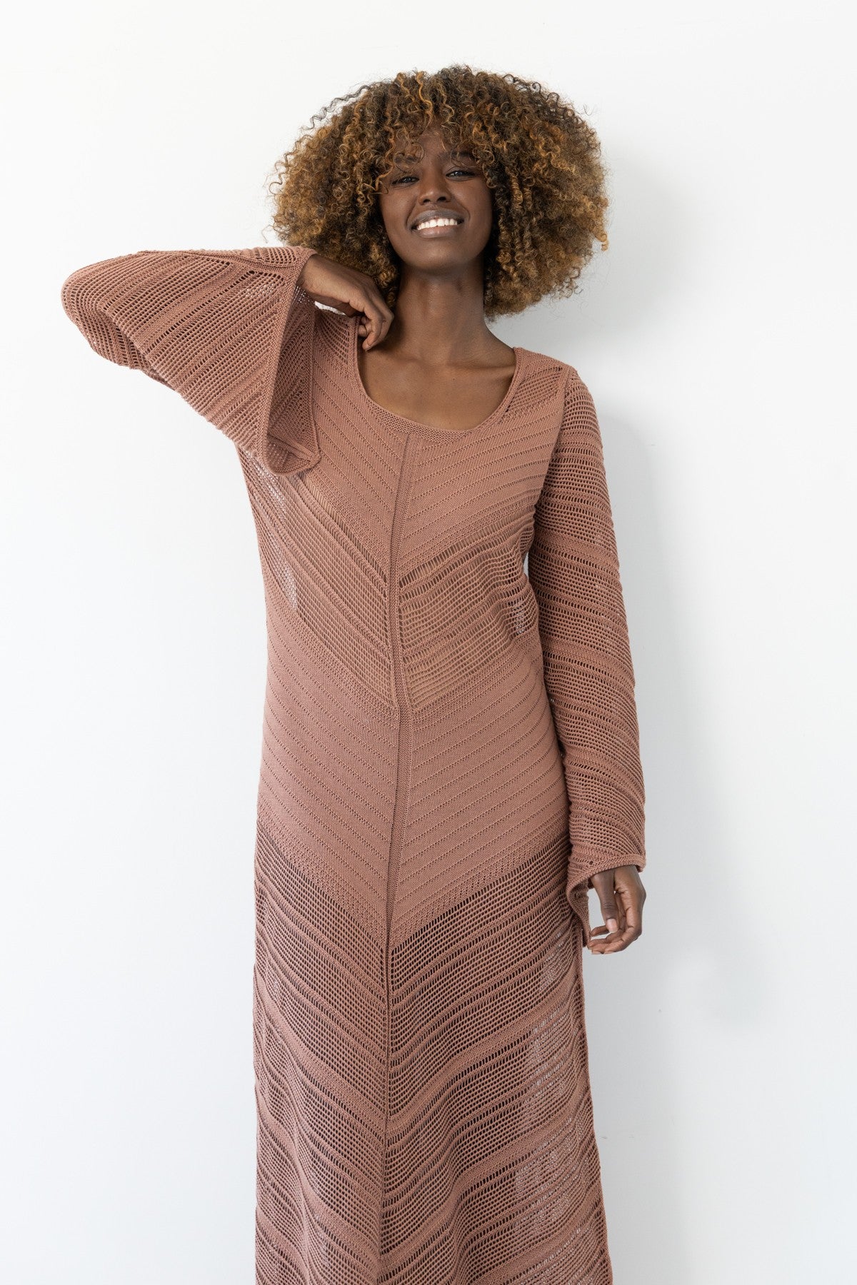 Długa ażurowa sukienka boho mocca - 3