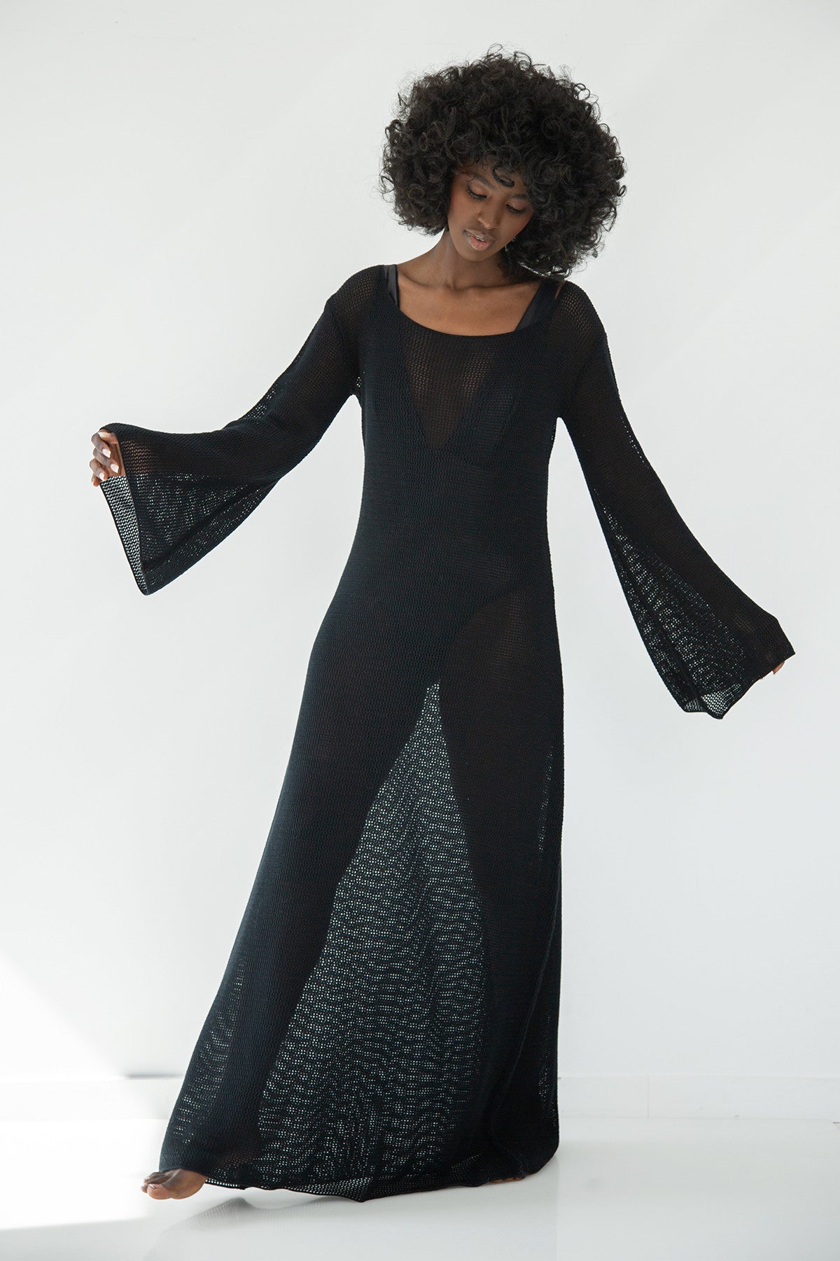 Długa ażurowa sukienka czarny - 1
