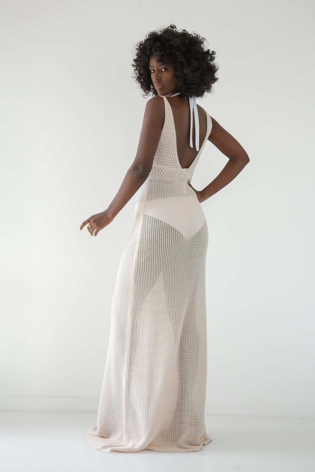 Długa ażurowa sukienka na ramiączka beżowy - 3