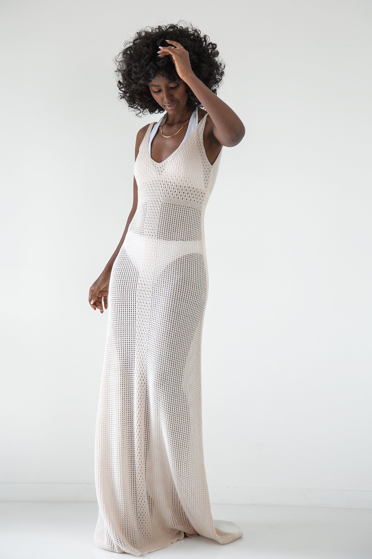 Długa ażurowa sukienka na ramiączka beżowy - 2