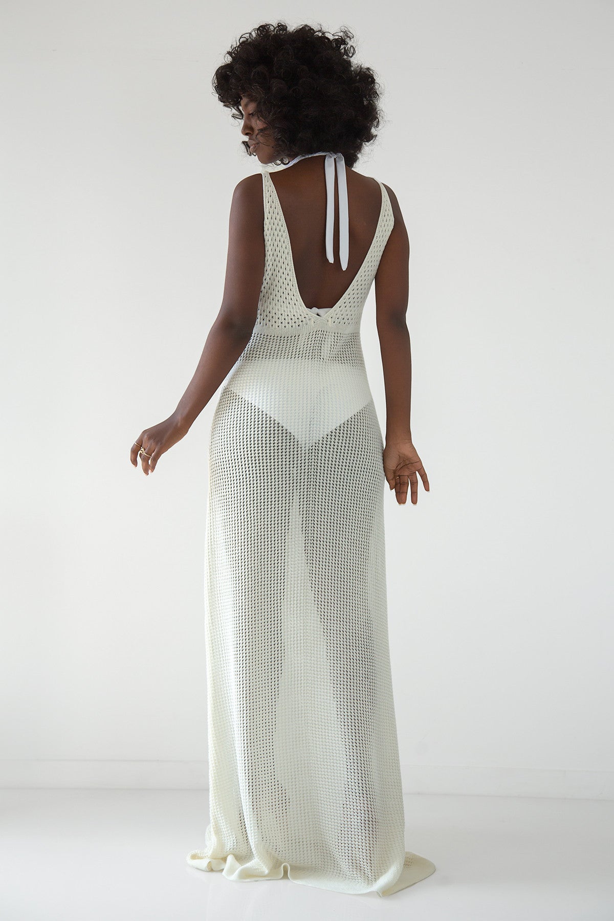 Długa ażurowa sukienka na ramiączka ecru - 2