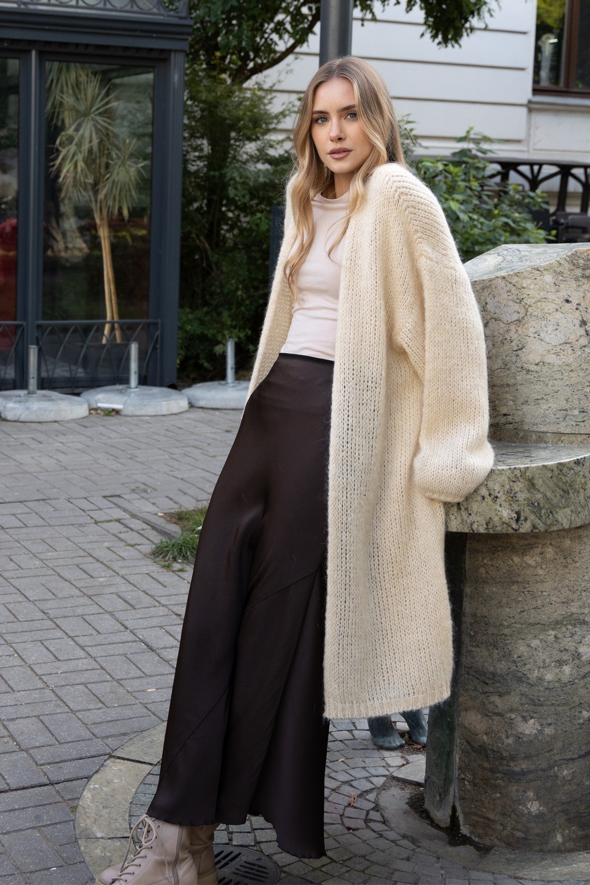 Długi wełniany kardigan beżowy - 4