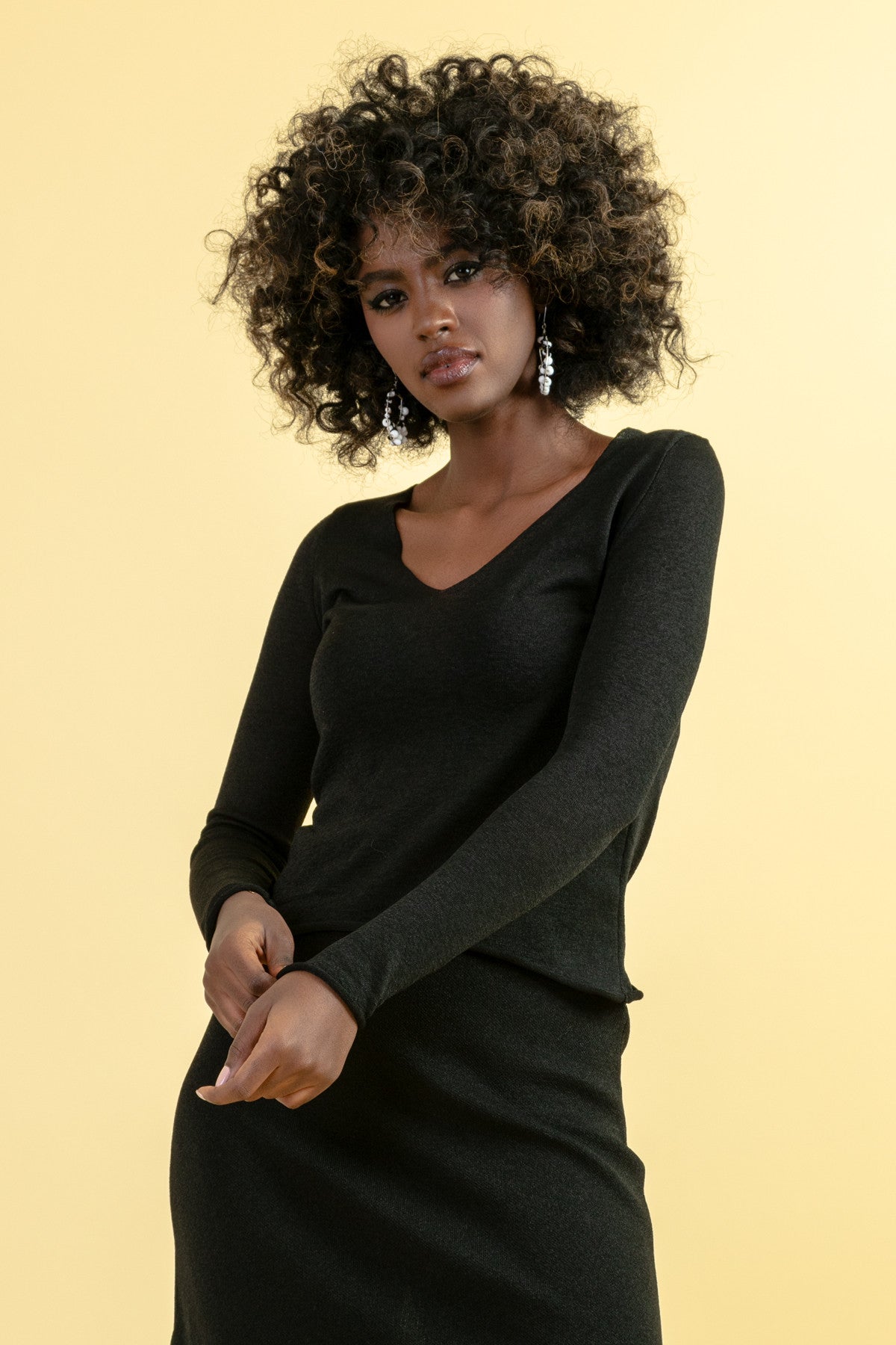 Elegancki bardzo delikatny komplet spódnica i bluzka czarny - 9