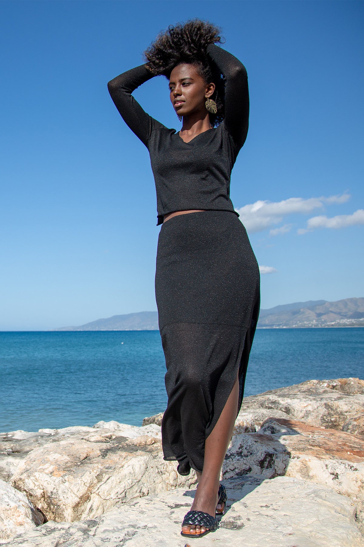 Elegancki bardzo delikatny komplet spódnica i bluzka czarny - 1