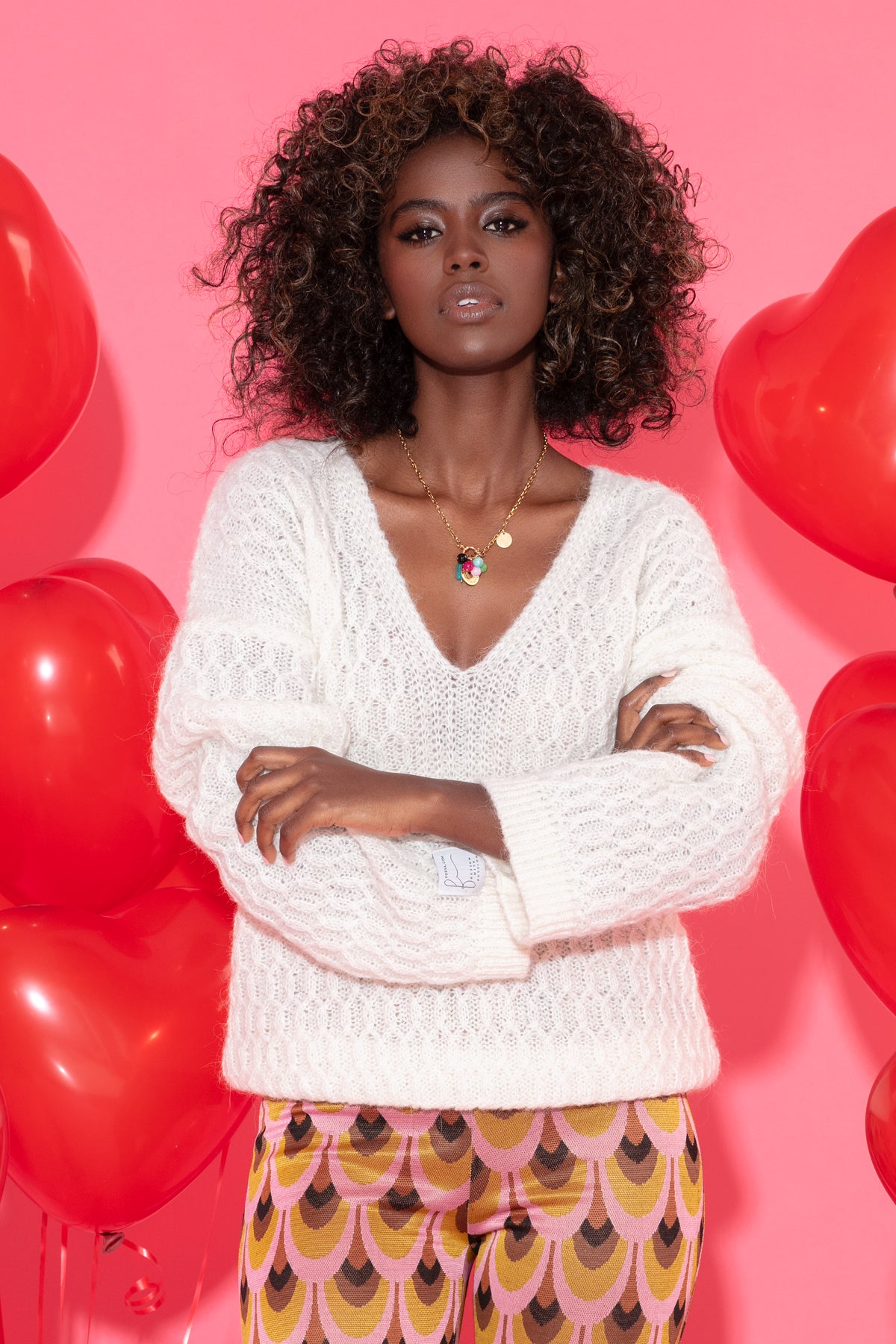 Elegancki sweter z dużym dekoltem V ecru - 2