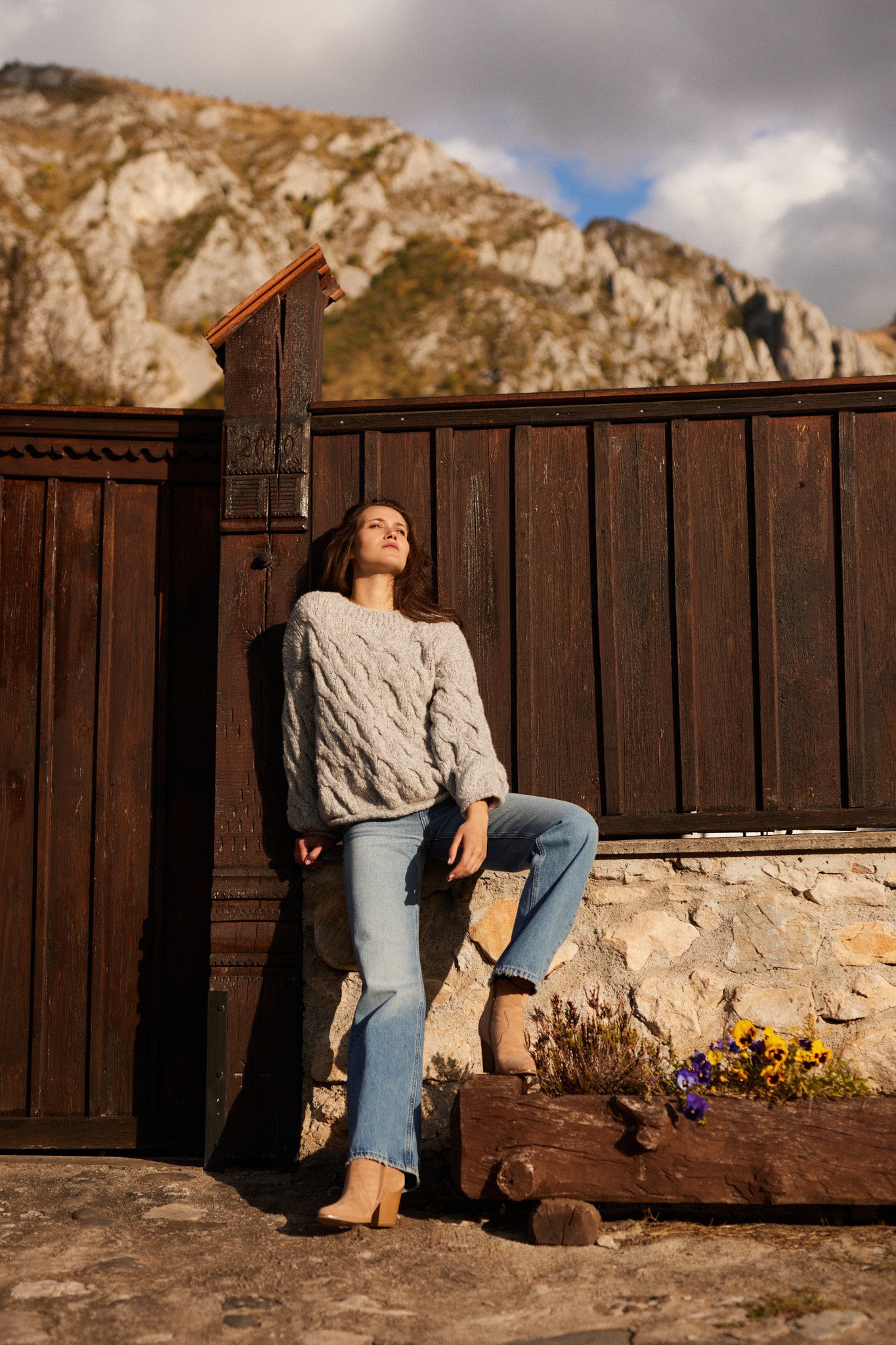 Elegancki sweter z wełny dziewiczej i wełny alpaki szary - 1