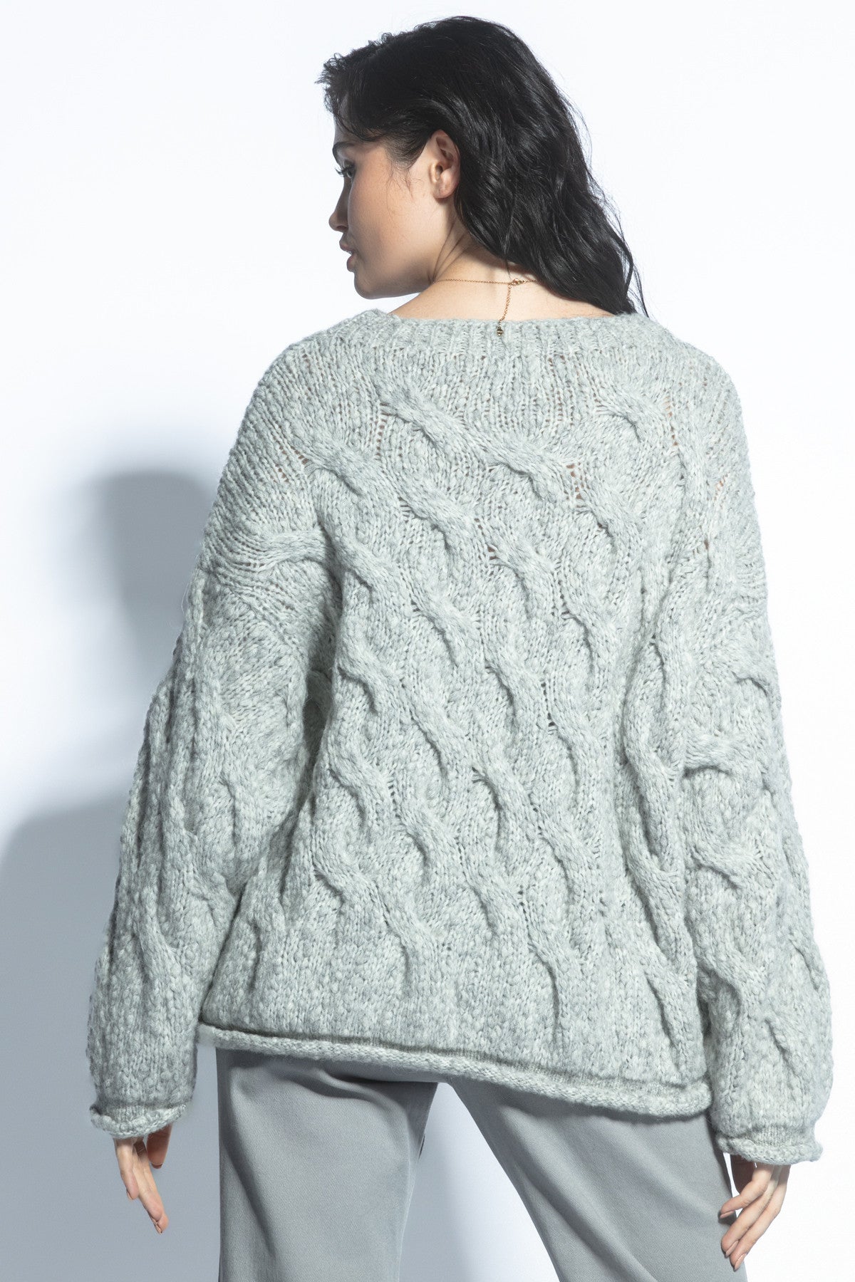 Elegancki sweter z wełny dziewiczej i wełny alpaki szary - 3