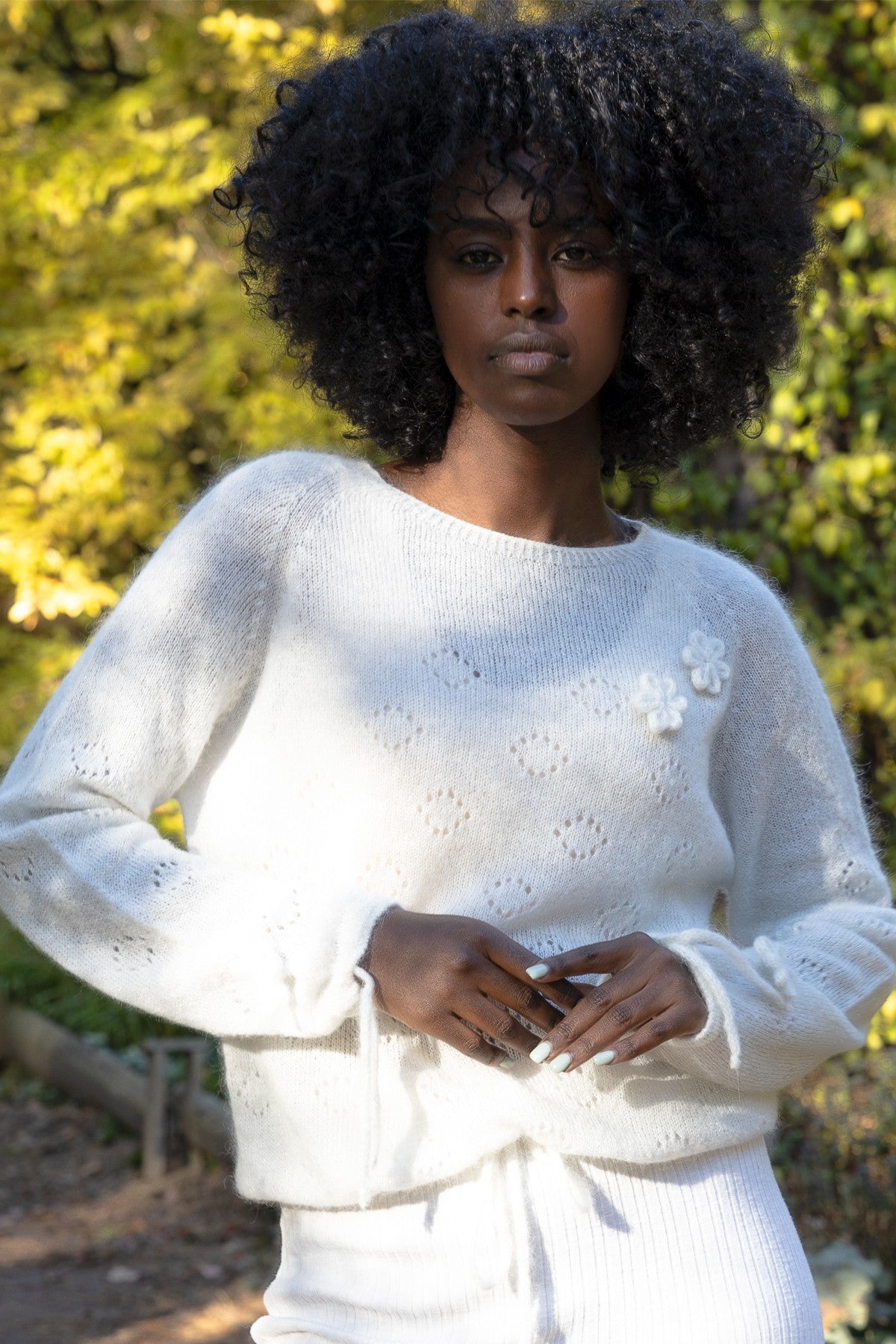 Elegancki sweter z wełny suri ręcznie zdobiony ecru - 11