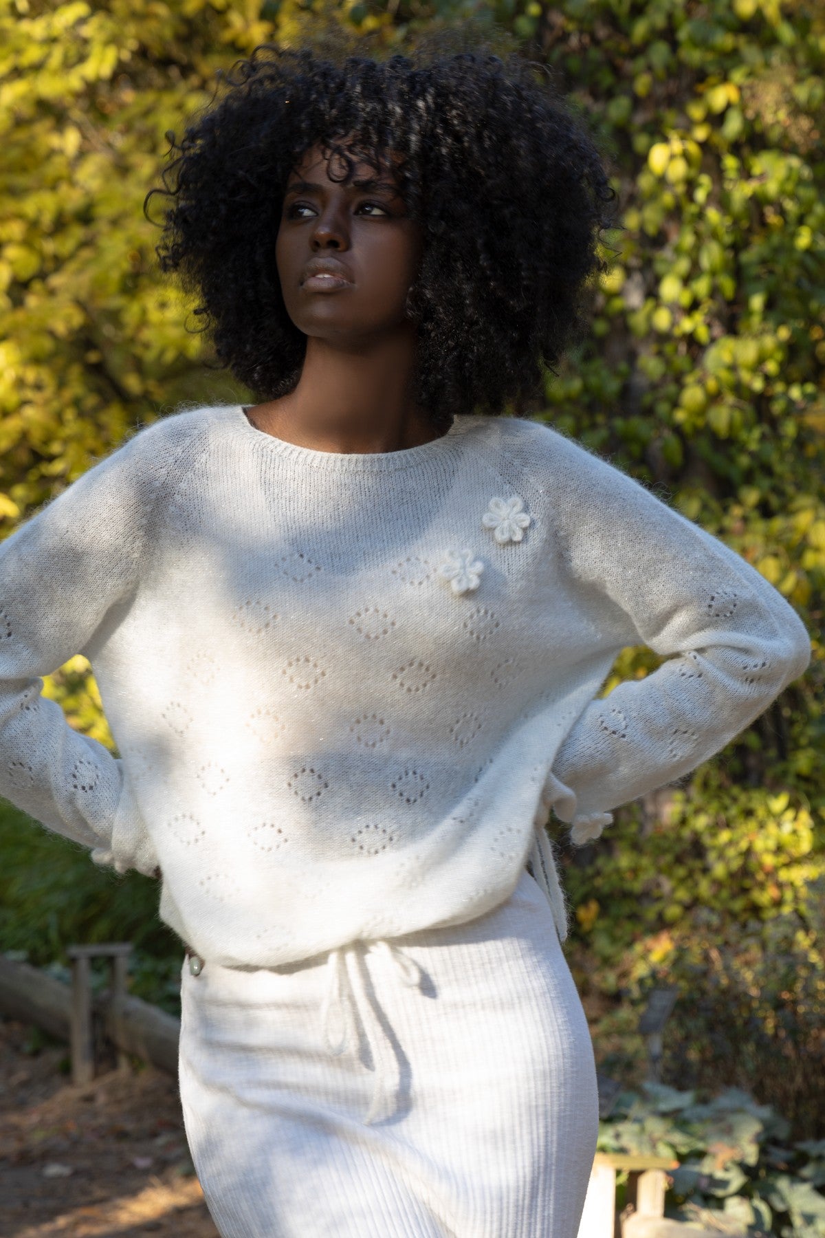 Elegancki sweter z wełny suri ręcznie zdobiony ecru - 12