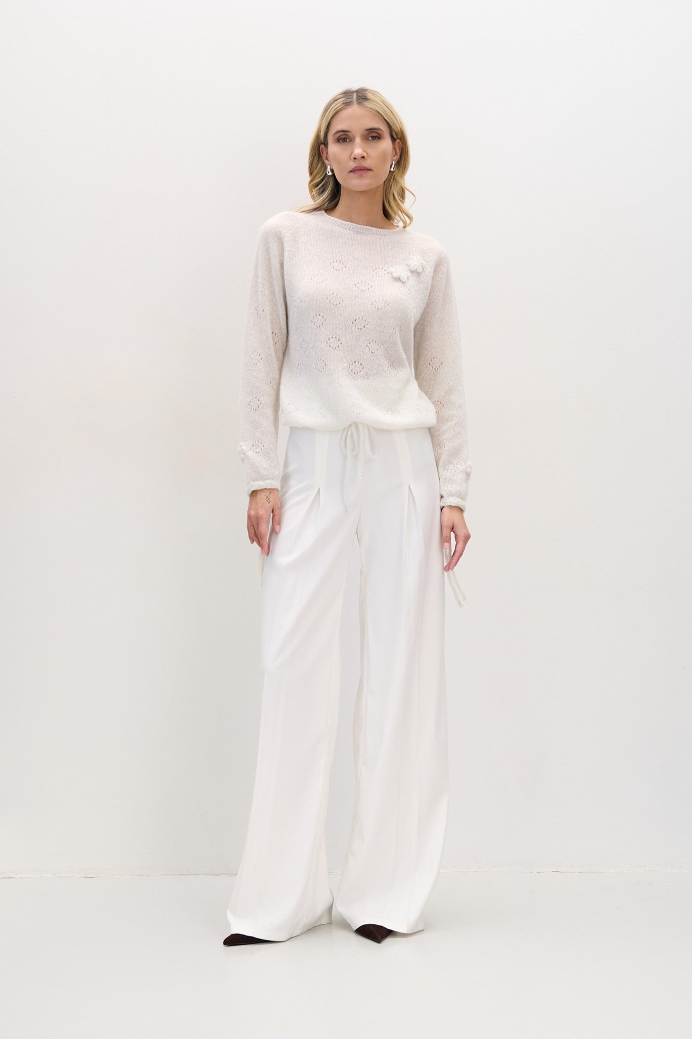 Elegancki sweter z wełny suri ręcznie zdobiony ecru - 3