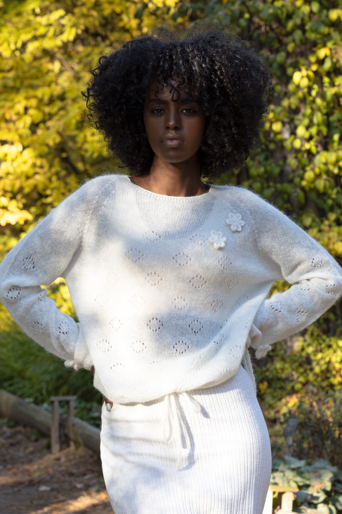 Elegancki sweter z wełny suri ręcznie zdobiony ecru - 4