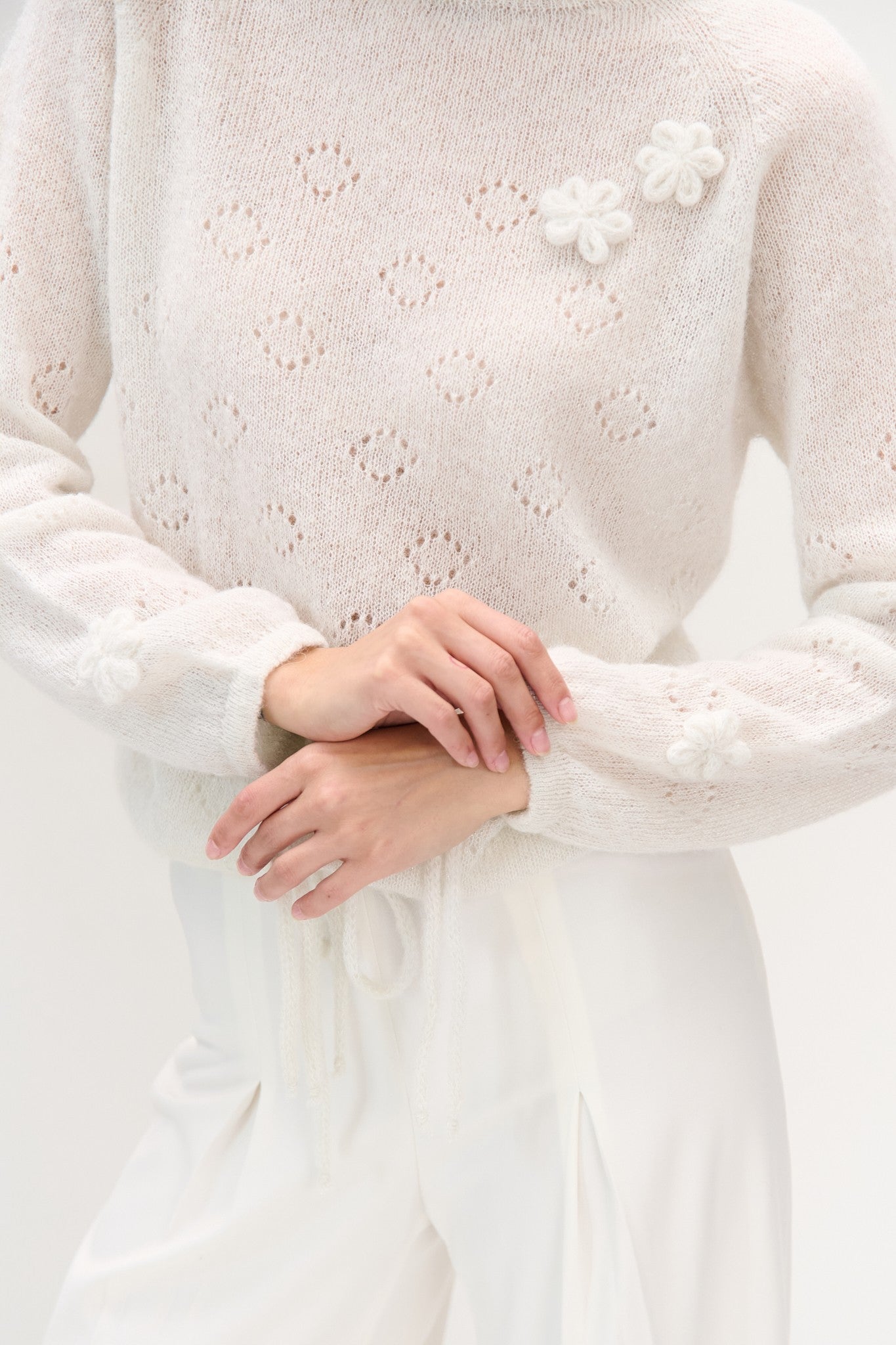 Elegancki sweter z wełny suri ręcznie zdobiony ecru - 2