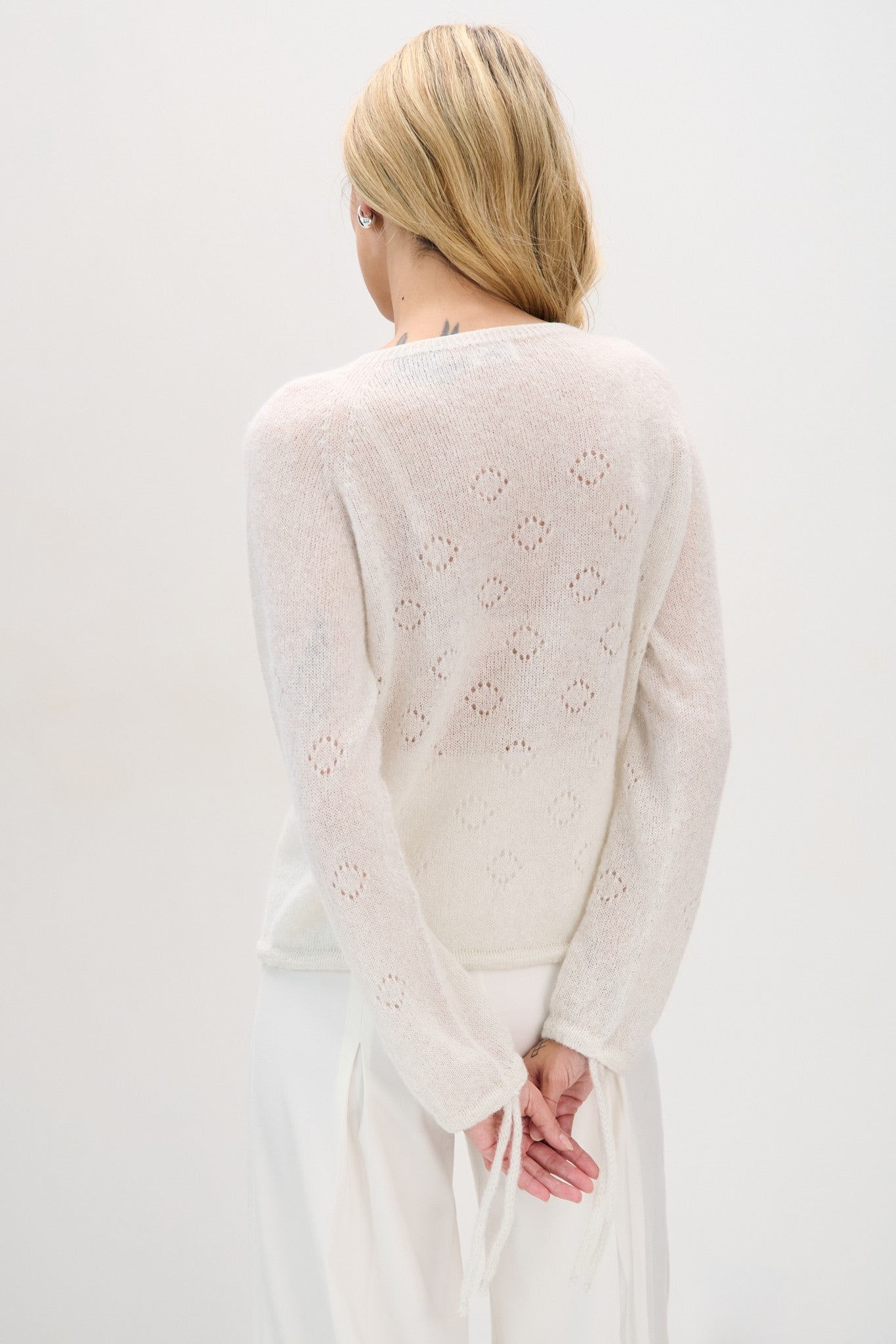 Elegancki sweter z wełny suri ręcznie zdobiony ecru - 8